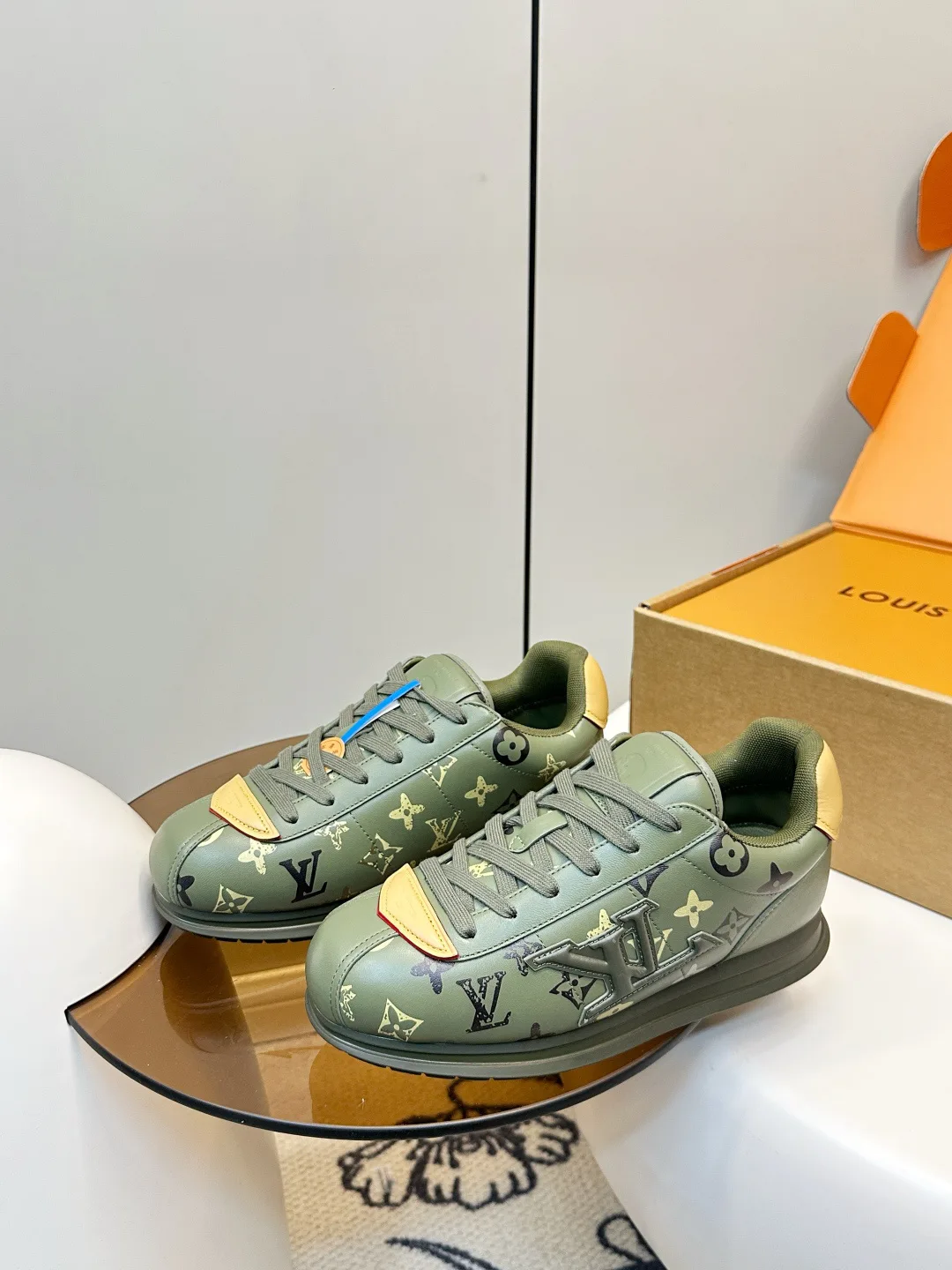 Кроссовки Женские Louis Vuitton 4948532