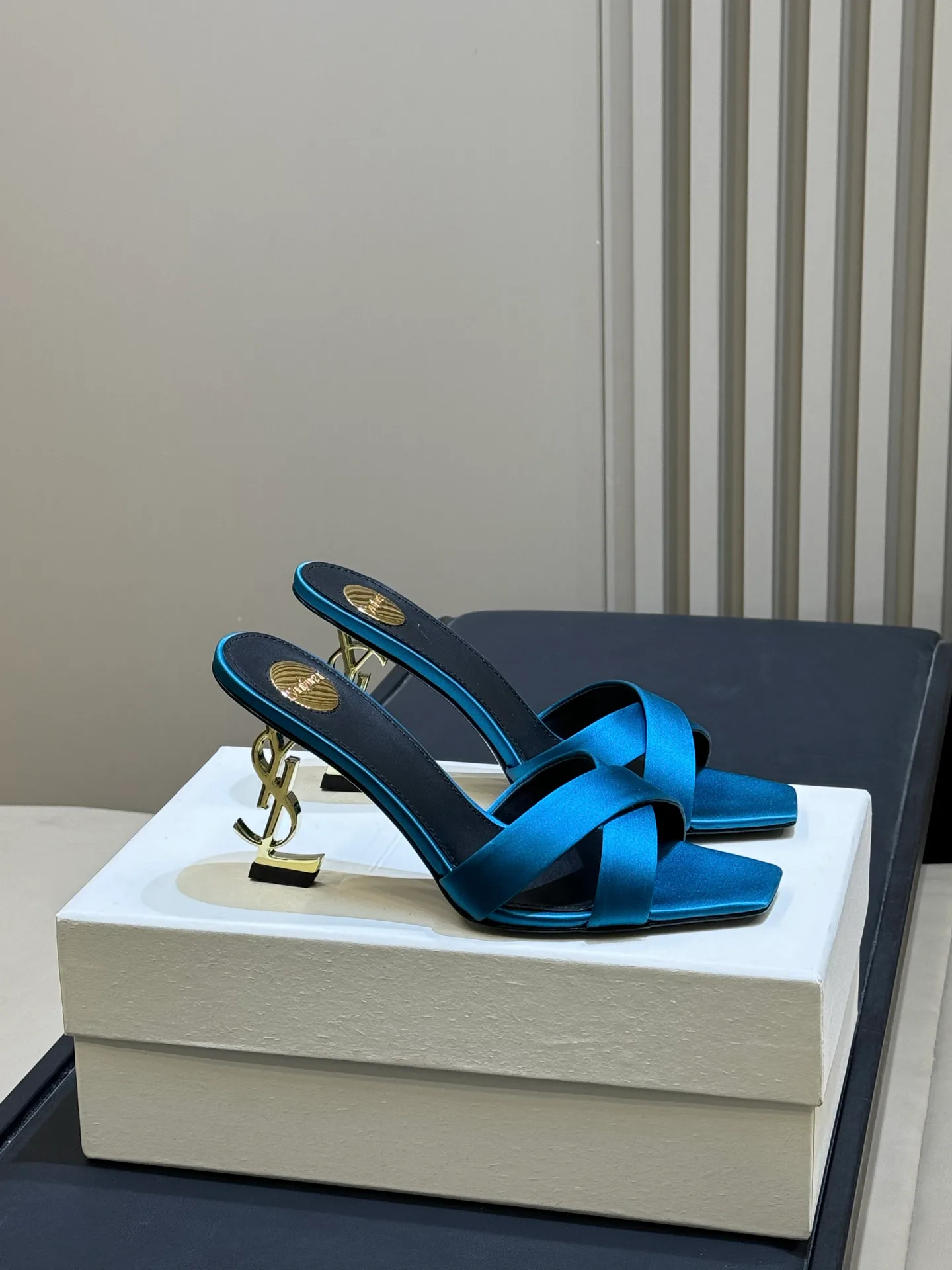 Босоножки Женские Saint Laurent 3891381