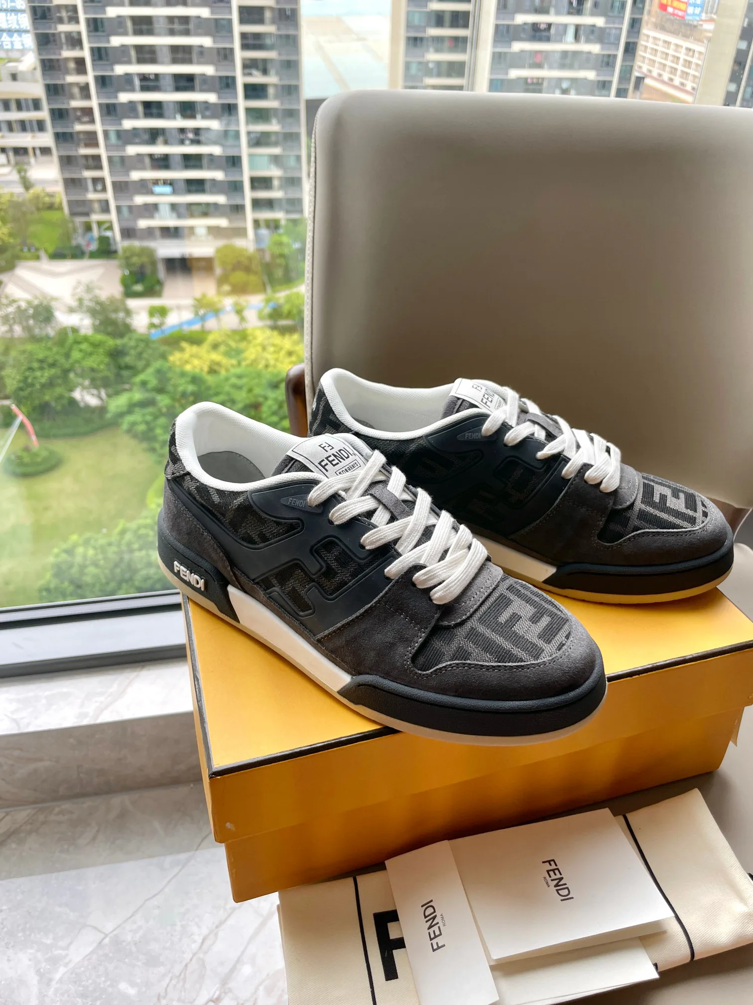 Кроссовки Женские Fendi 10822608