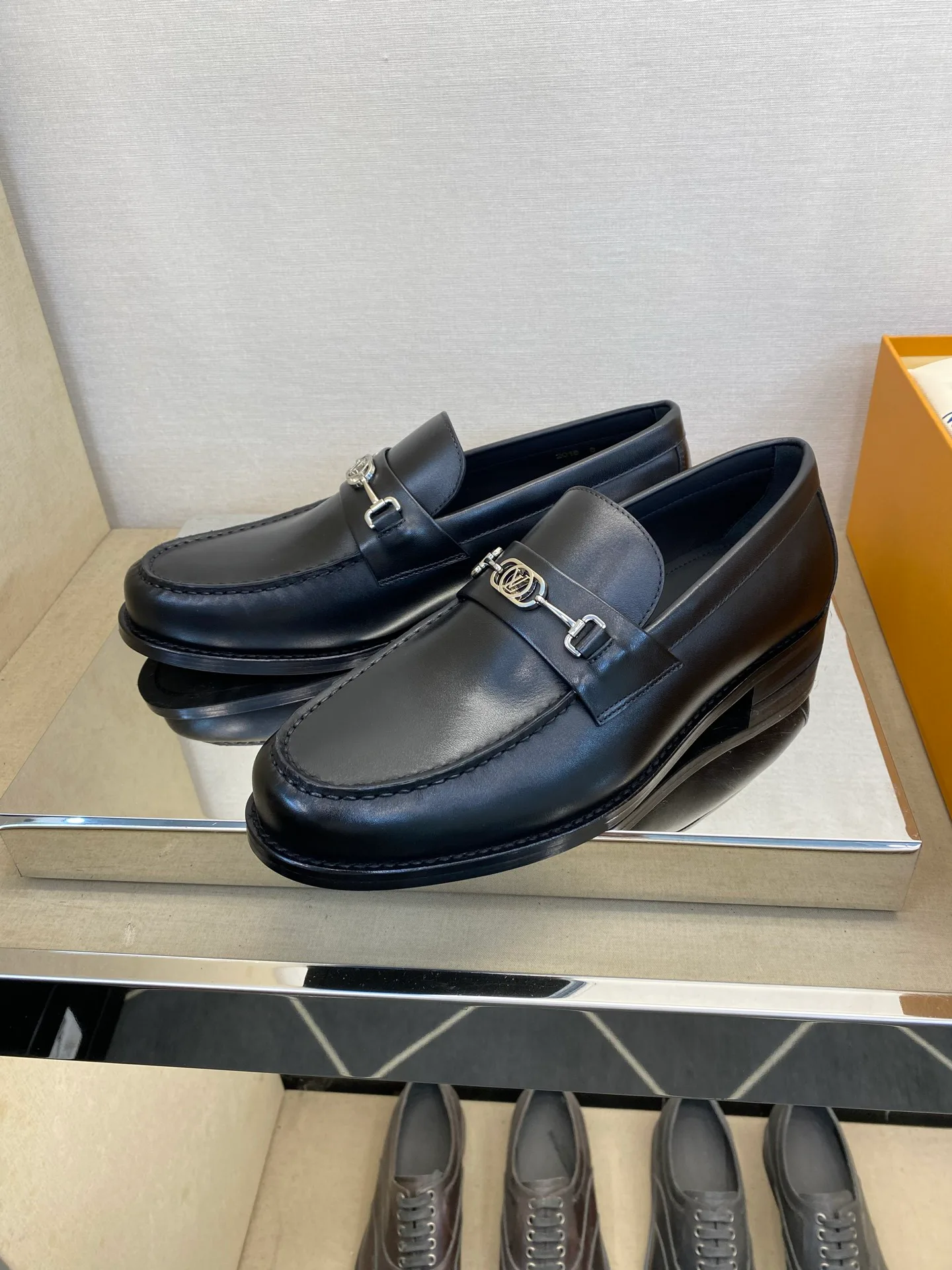 Лоферы И Туфли Мужские Louis Vuitton 18079167