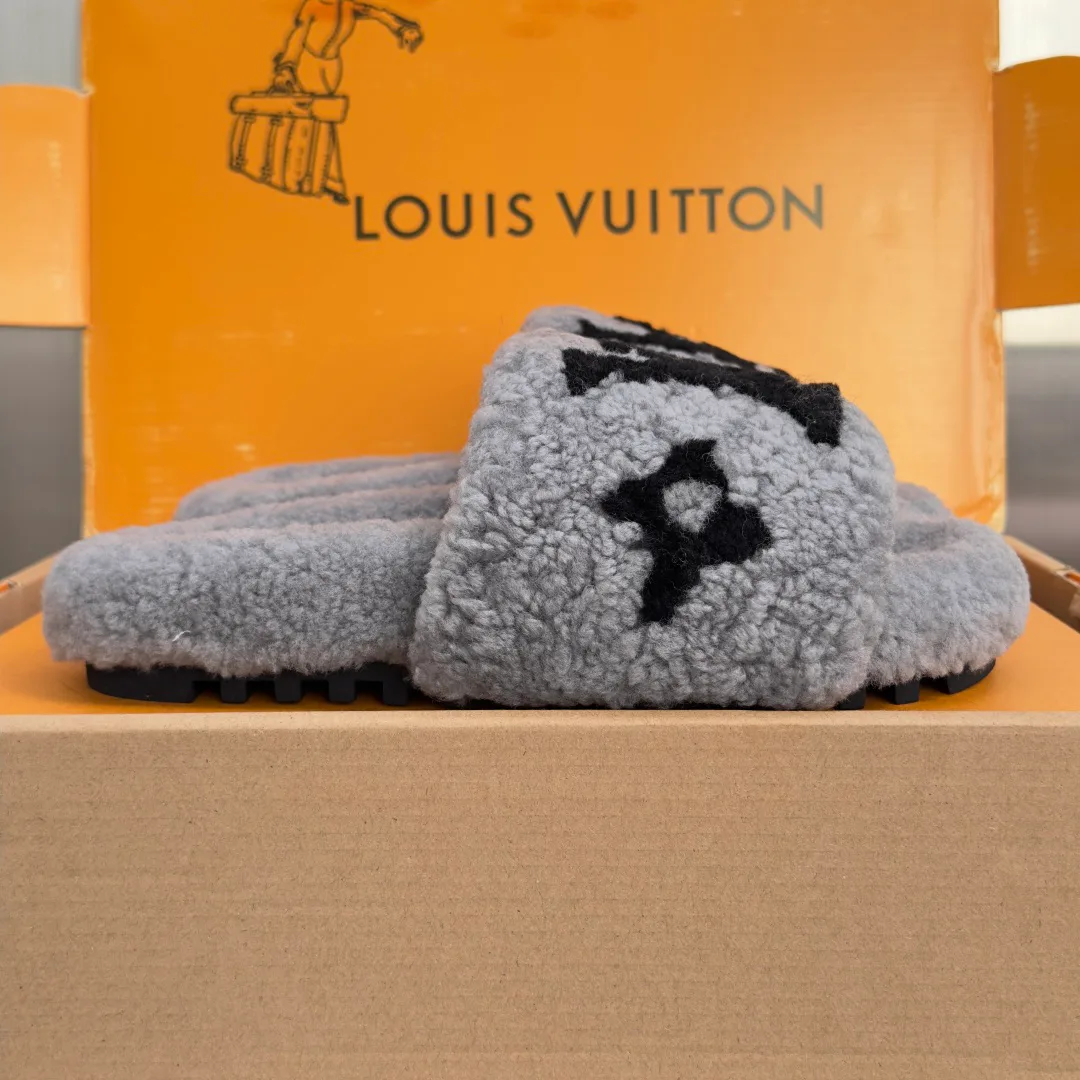 Тапочки Женские Louis Vuitton 18719539