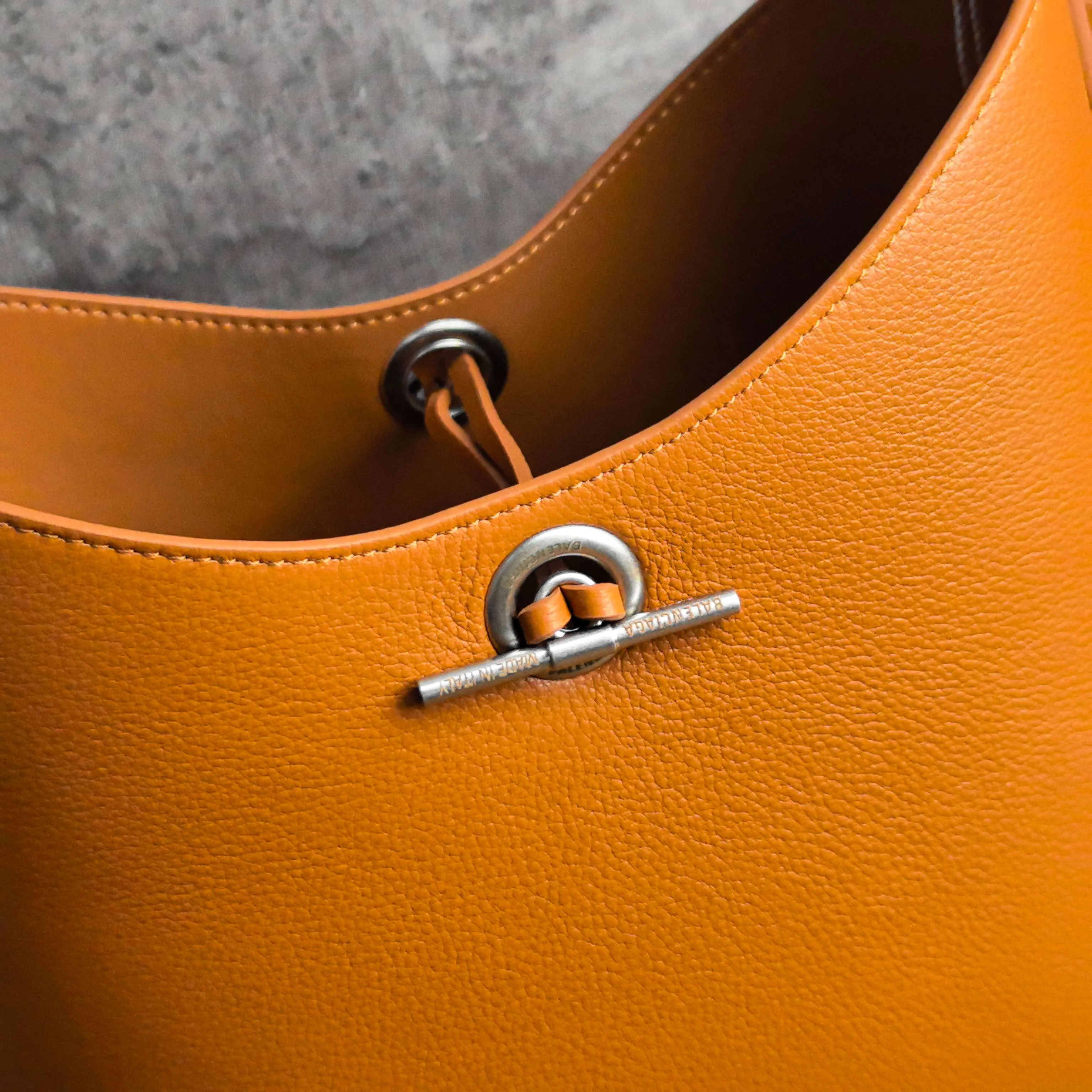 Сумки На Ремне Женские Balenciaga 12669073