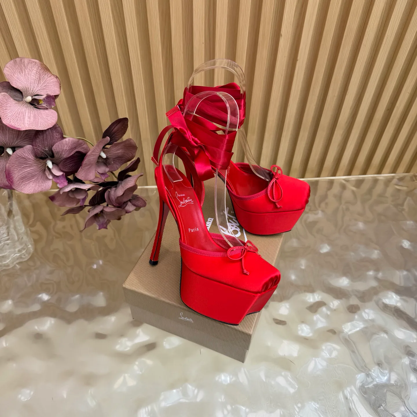 Босоножки Женские Christian Louboutin 18796756