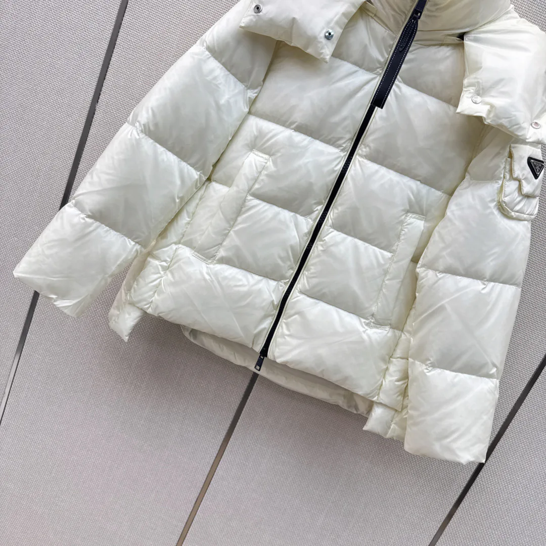 Куртки И Пуховики Женские Prada 18398231