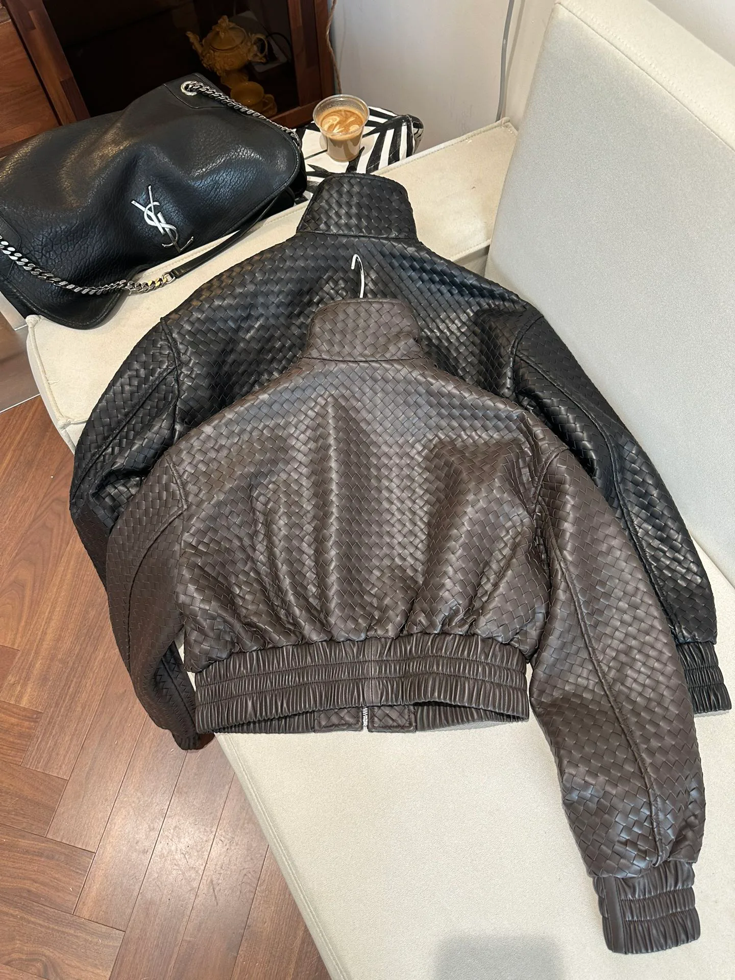 Кожаные Куртки И Дублёнки Женские Bottega Veneta 16935409