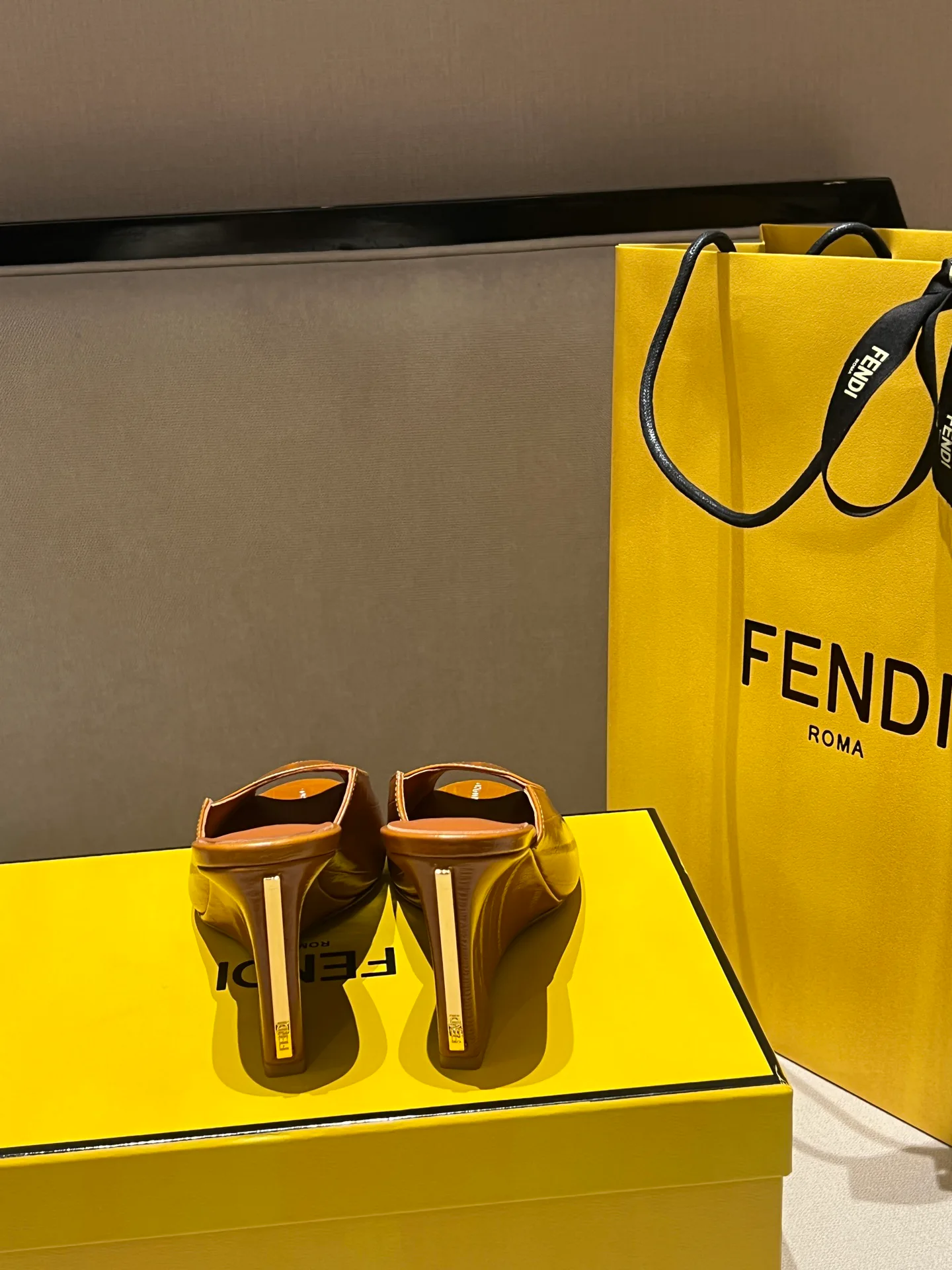 Босоножки Женские Fendi 1022391