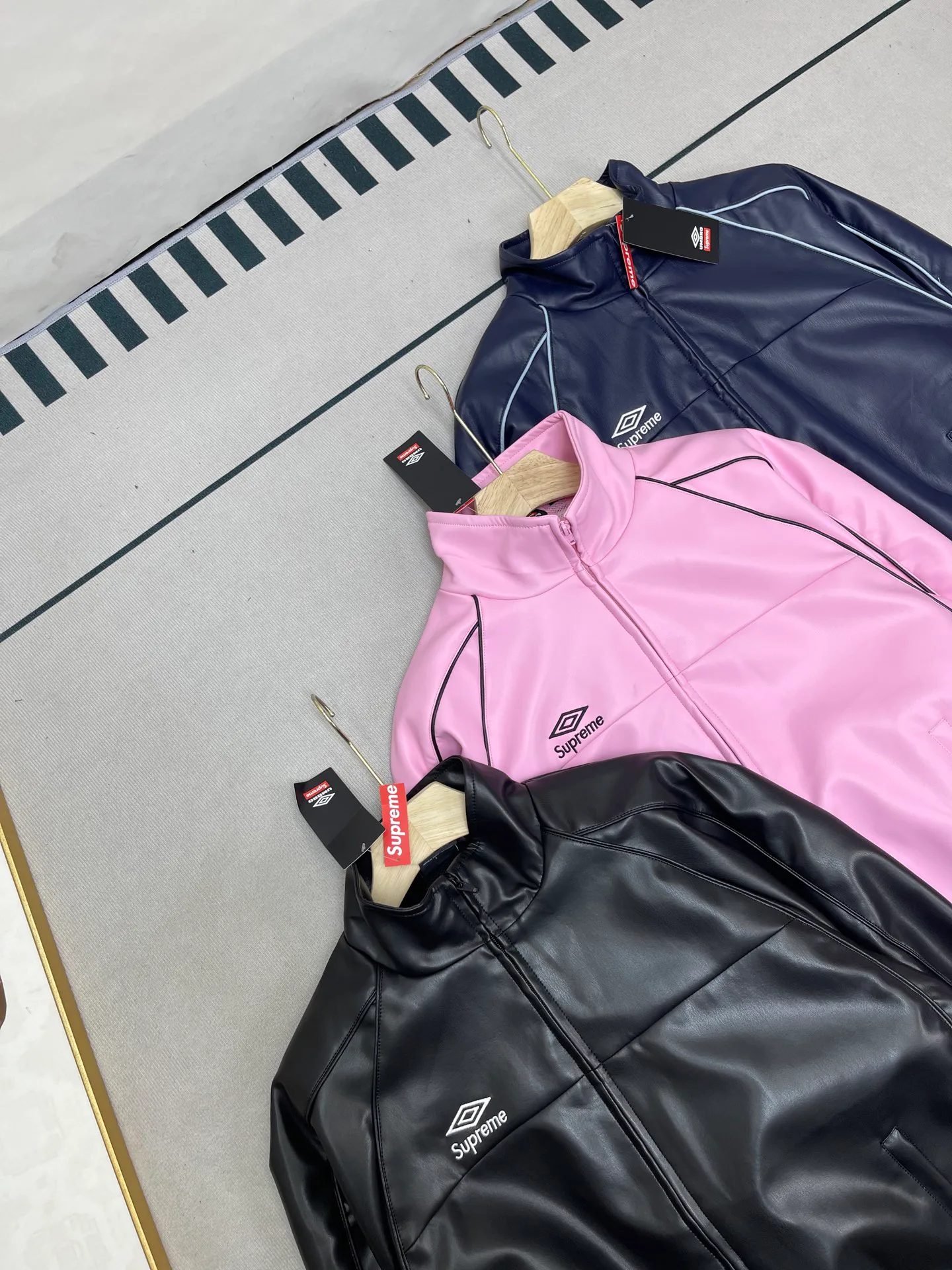 Кожаные Куртки И Дублёнки Женские Supreme 10542428