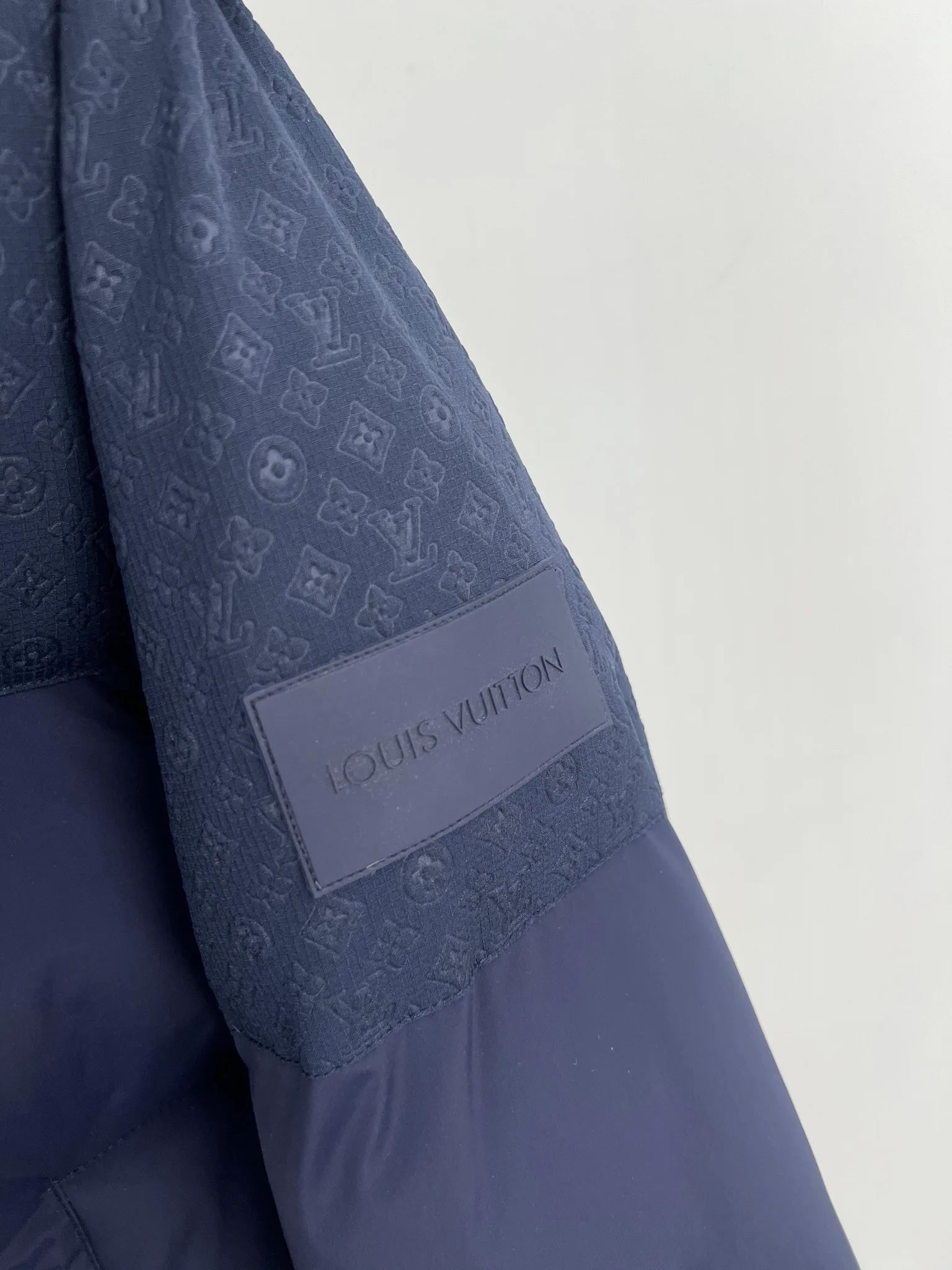 Куртки И Пуховики Женские Louis Vuitton 12842480