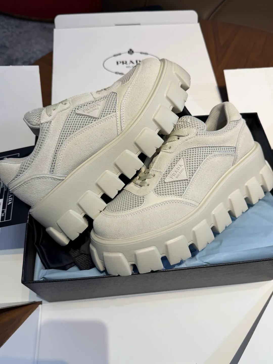 Кроссовки Женские Prada 18750281