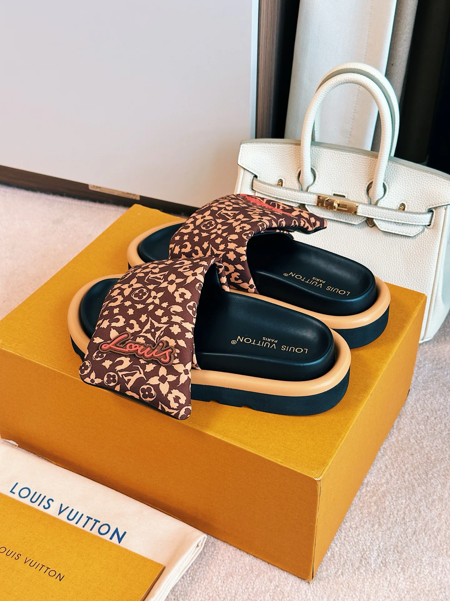 Шлепанцы Женские Louis Vuitton 14335152