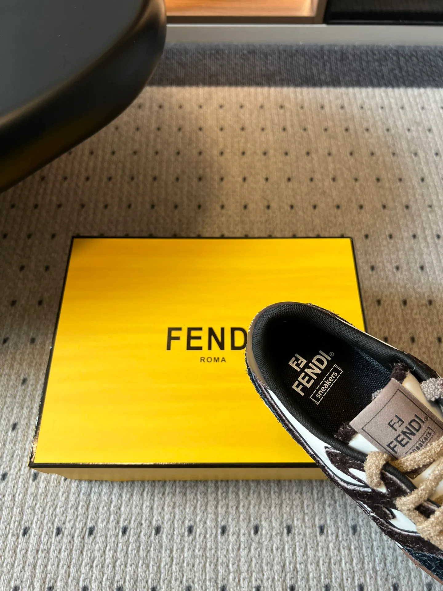 Кроссовки Женские Fendi 18497968