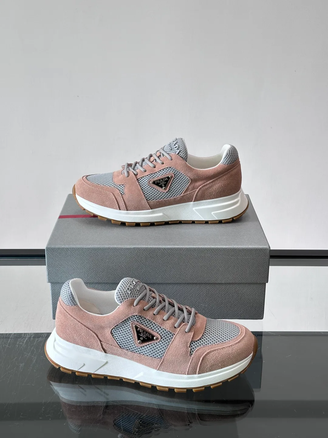 Кроссовки Женские Prada 18102648