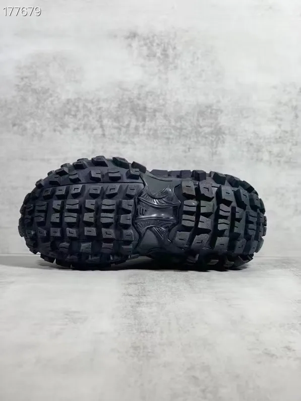 Кроссовки Женские Balenciaga 11670869