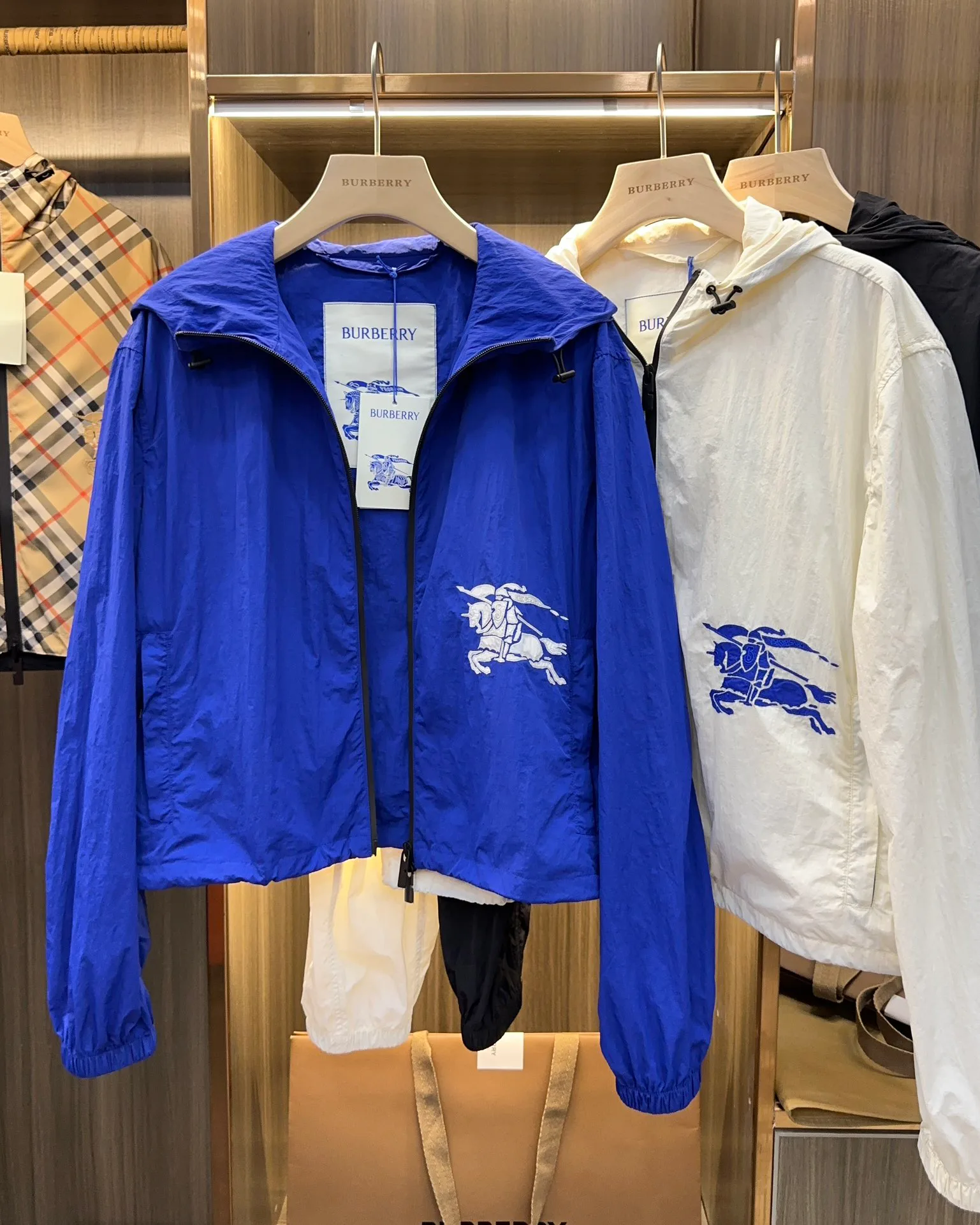 Куртки И Пуховики Женские Burberry 12778520