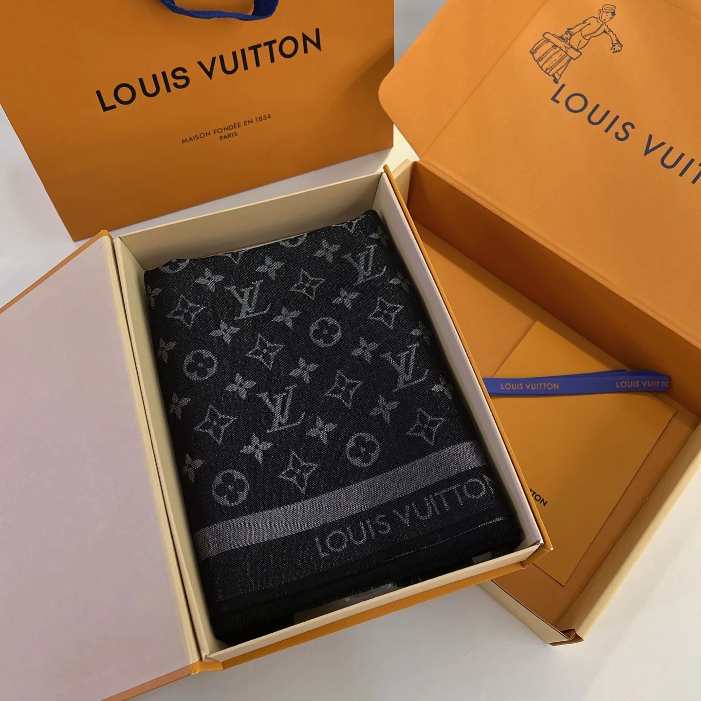 Шарфы Louis Vuitton 18267547