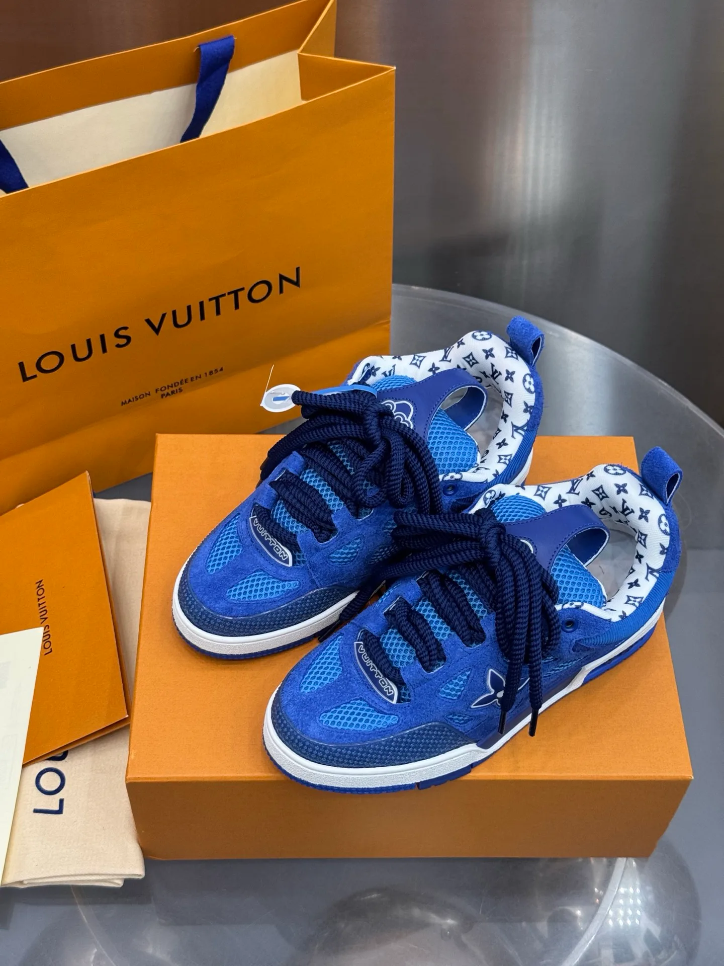 Кроссовки Мужские Louis Vuitton 19073411