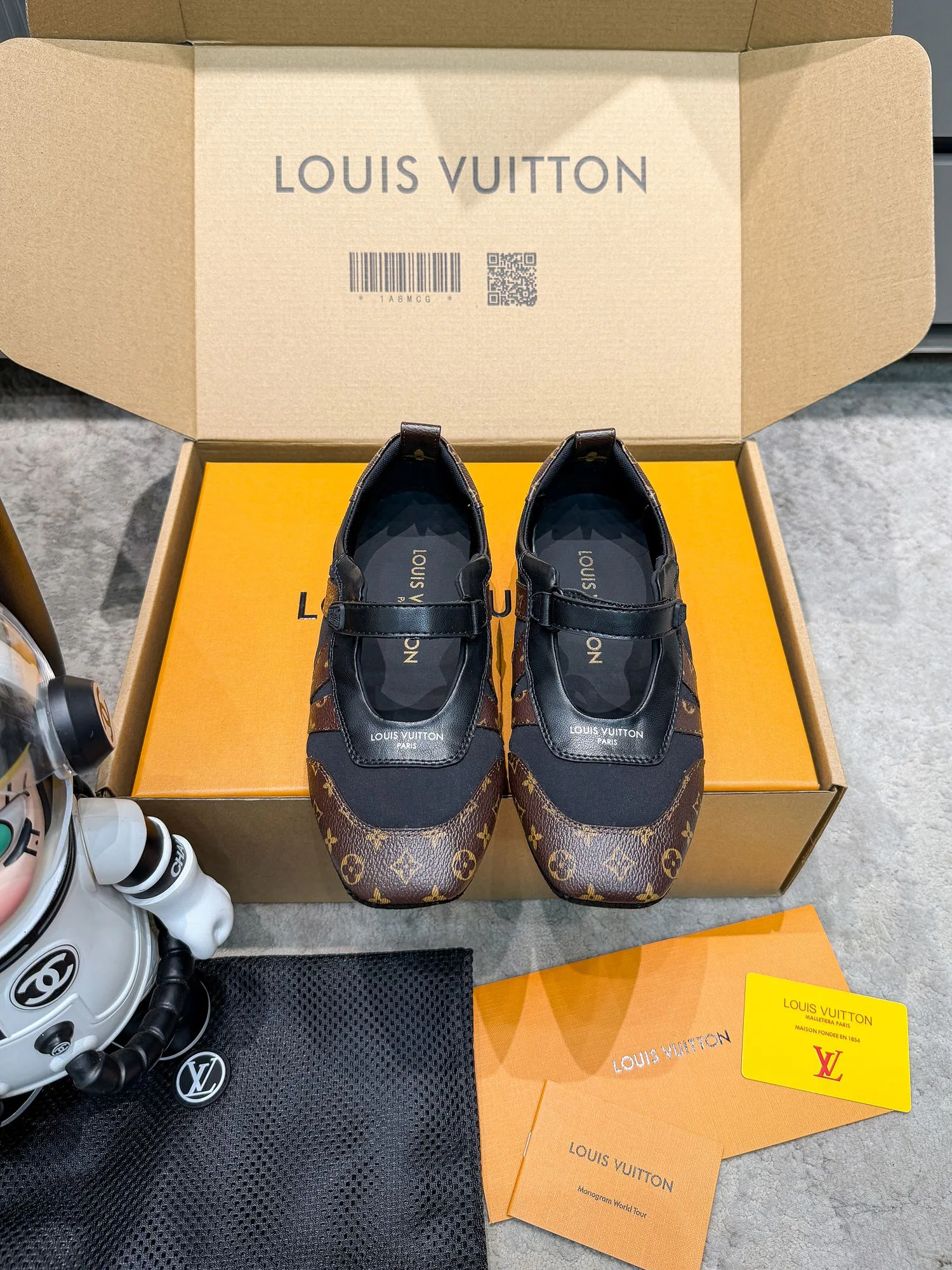 Кроссовки Женские Louis Vuitton 19043352