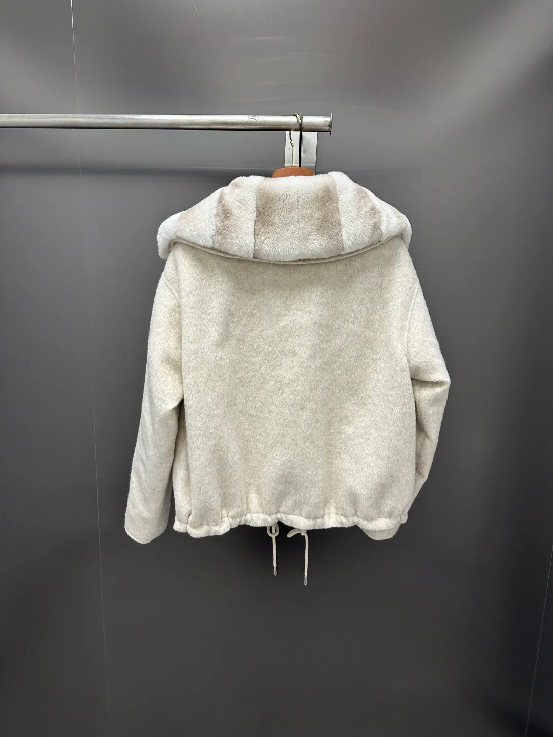 Куртки И Пуховики Женские Loro Piana 18702452