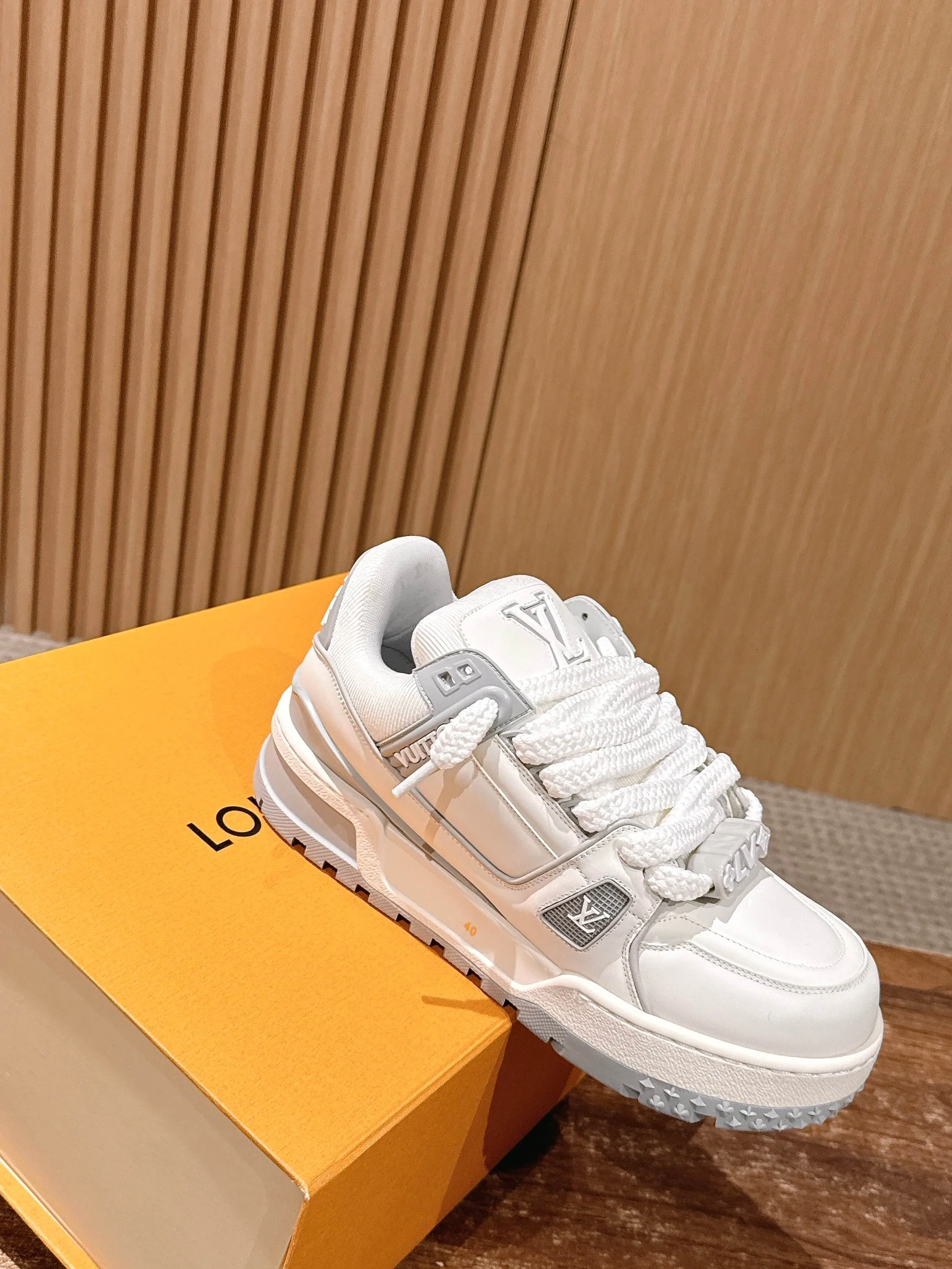 Кроссовки Женские Louis Vuitton 4269603