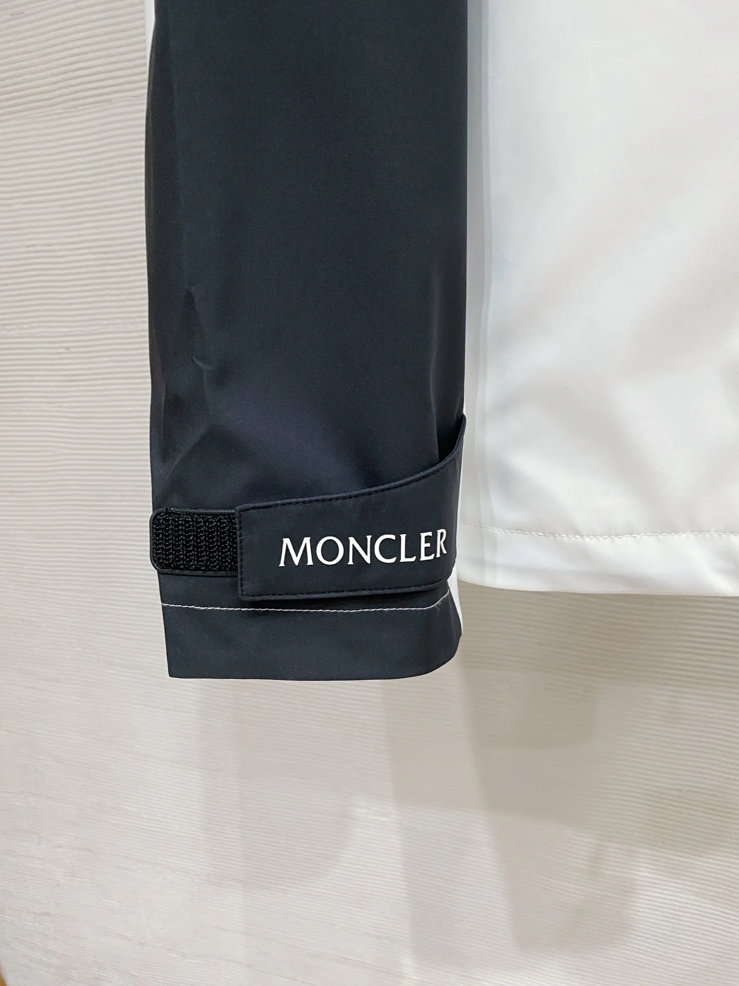 Куртки И Пуховики Мужские Moncler 11392182