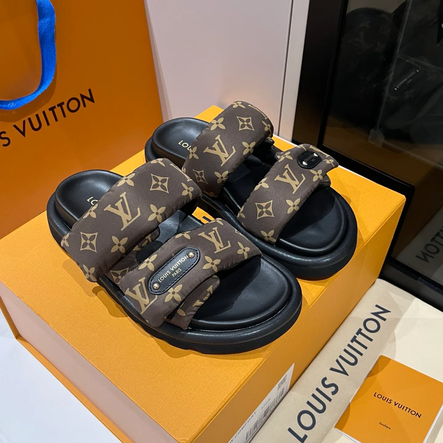 Шлепанцы Женские Louis Vuitton 17608431