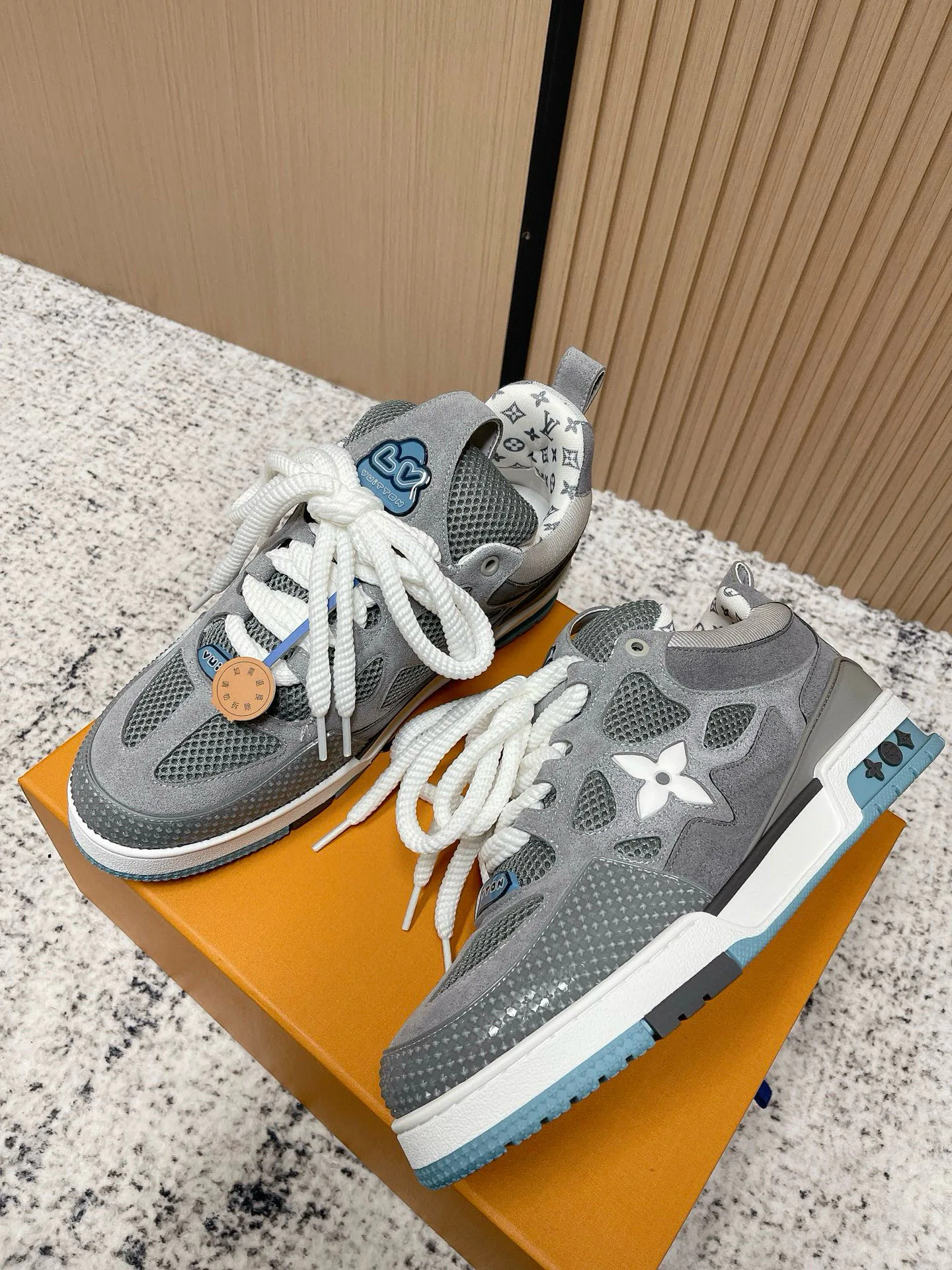 Кроссовки Женские Louis Vuitton 11707408