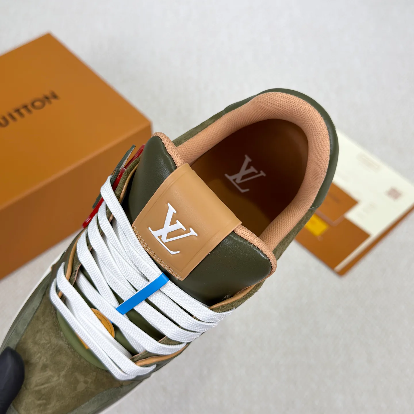Кроссовки Женские Louis Vuitton 18892475