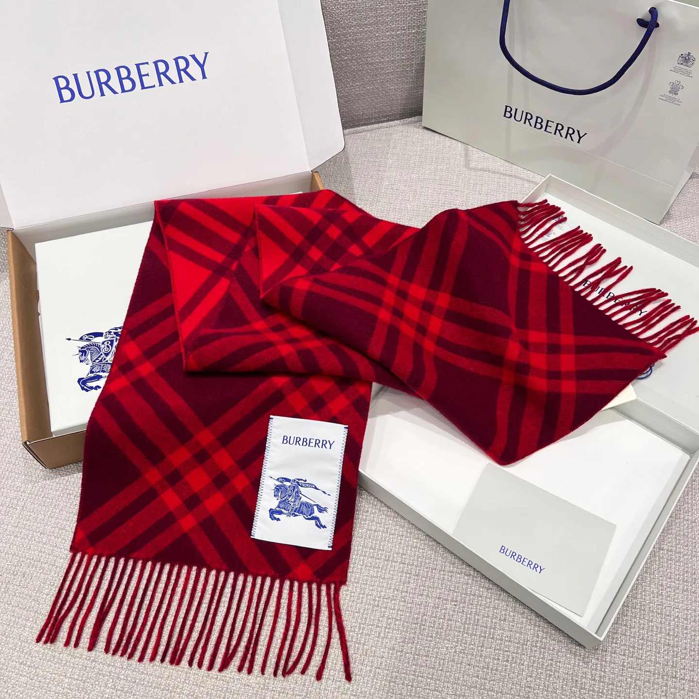 Шарфы Burberry 17945507