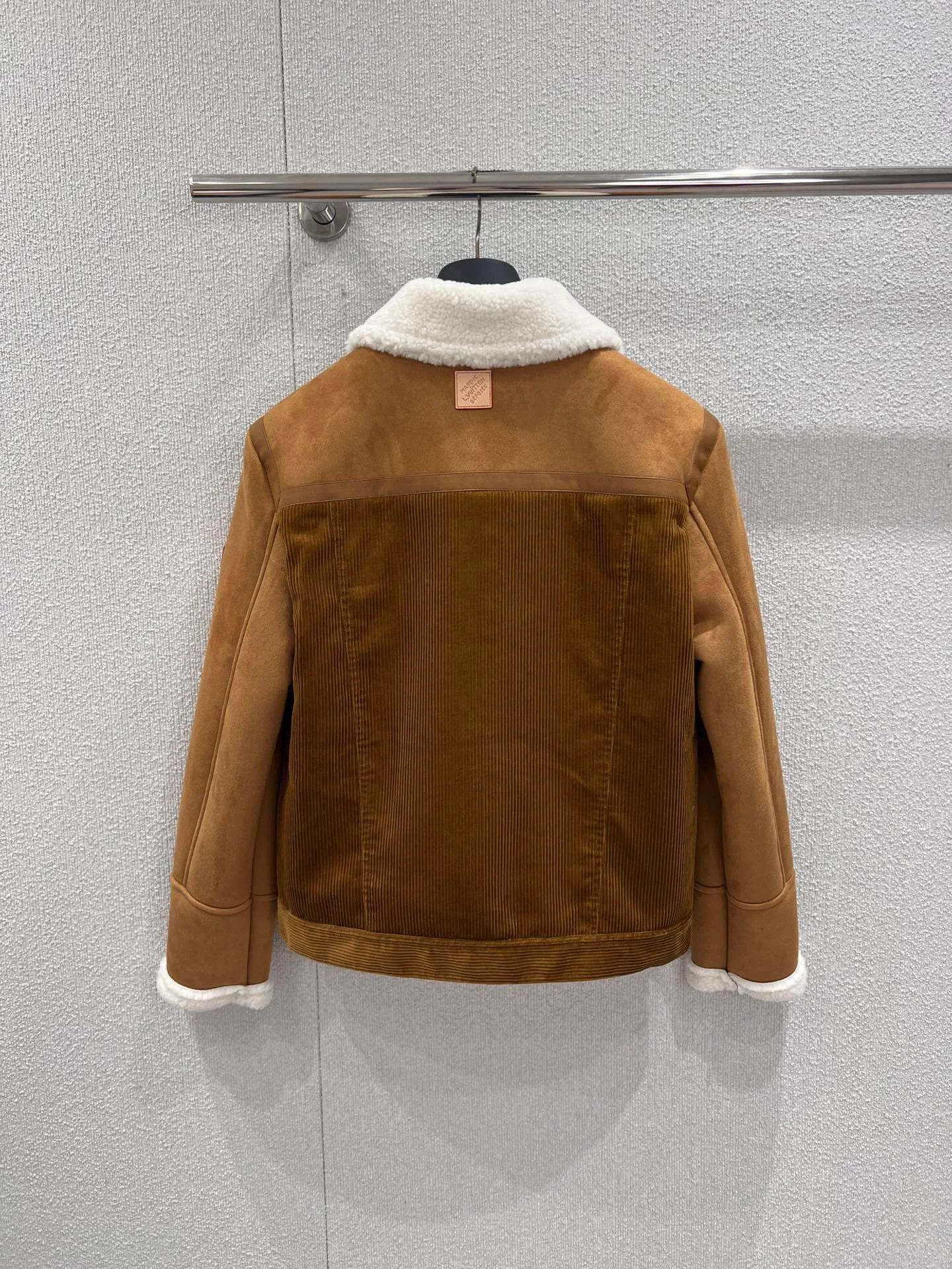 Куртки И Пуховики Женские Louis Vuitton 4342925