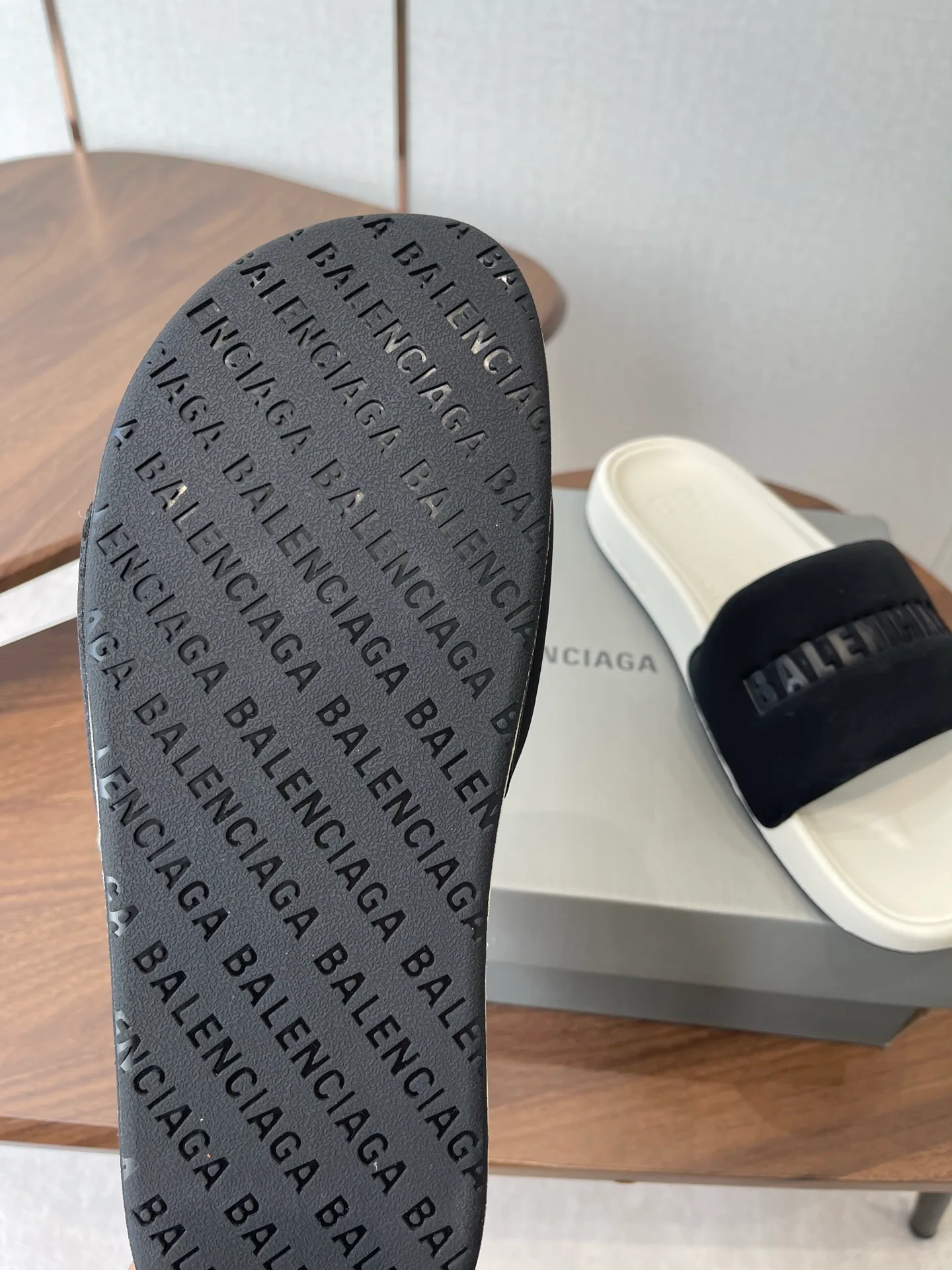Шлепанцы Женские Balenciaga 11227408