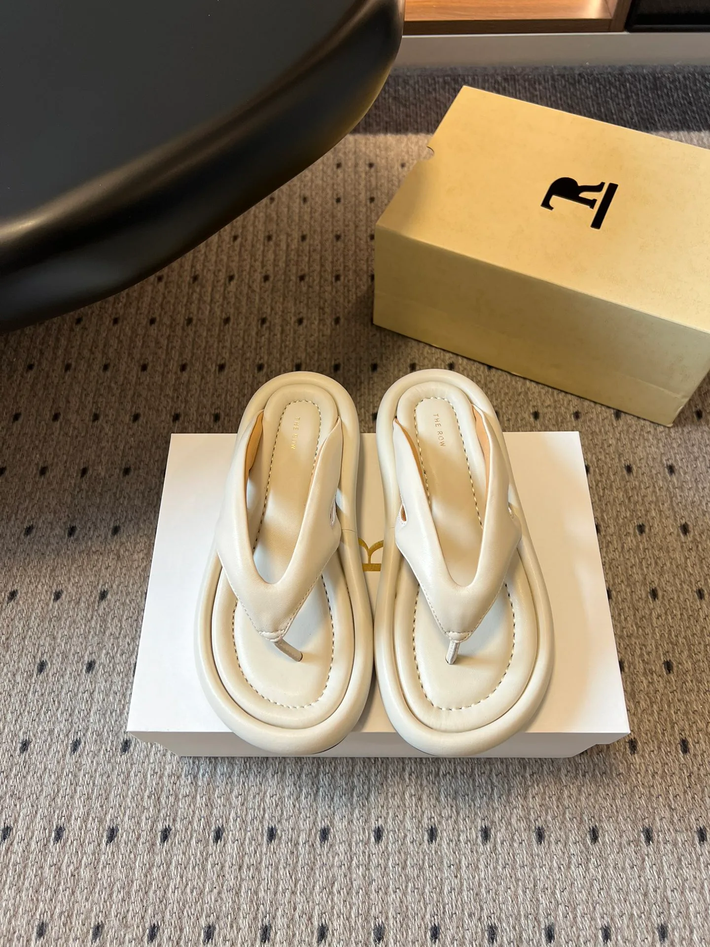 Шлепанцы Женские The Row 13349829