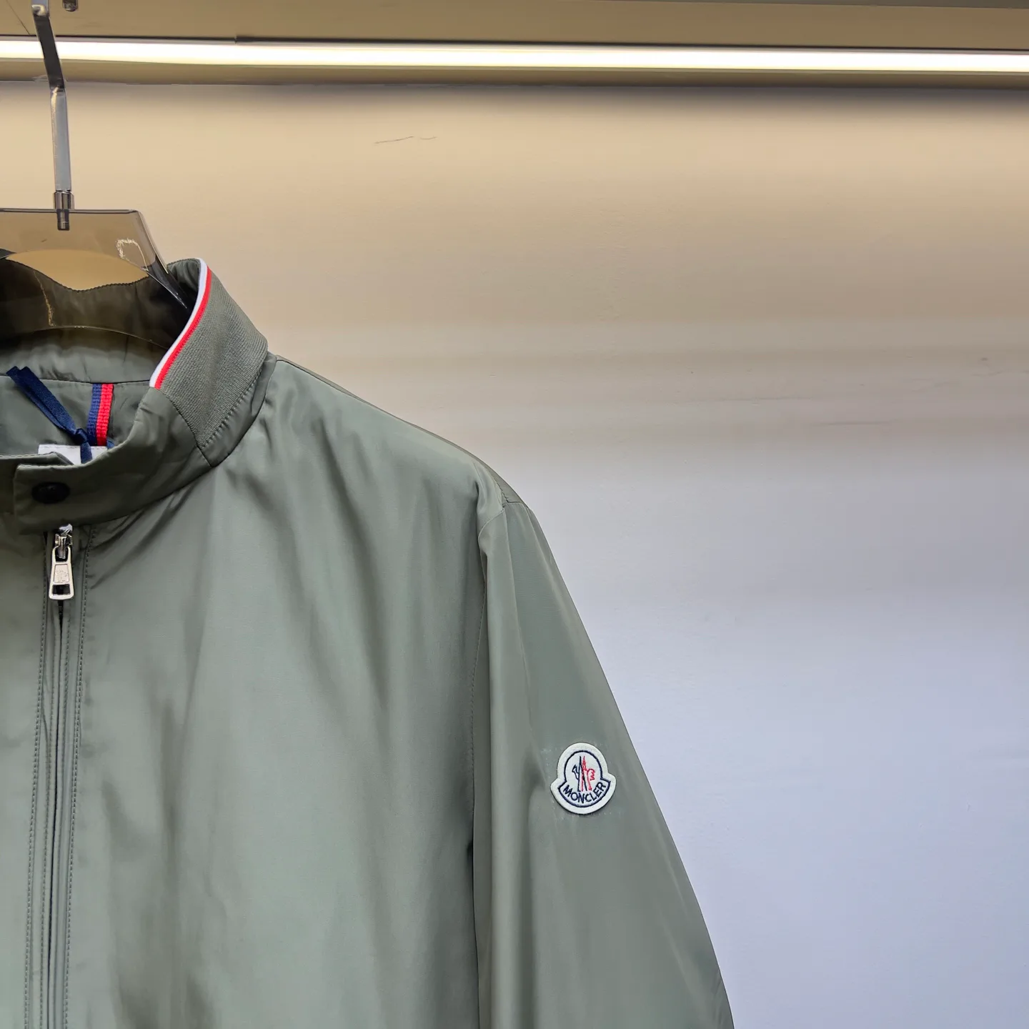 Куртки И Пуховики Женские Moncler 17340707