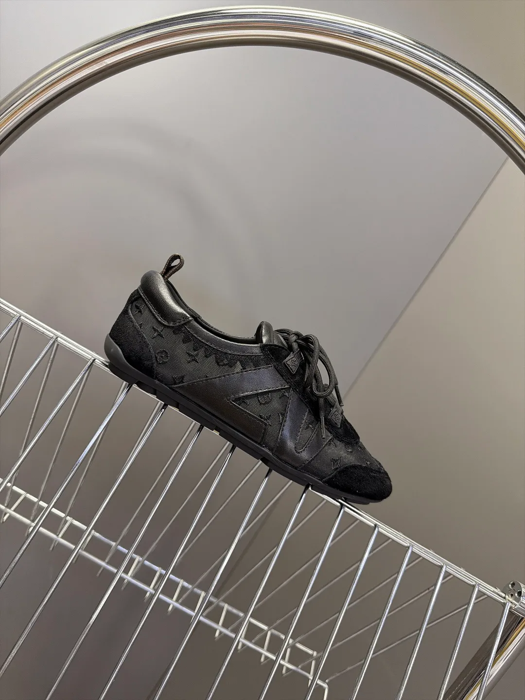 Кроссовки Женские Louis Vuitton 18005461
