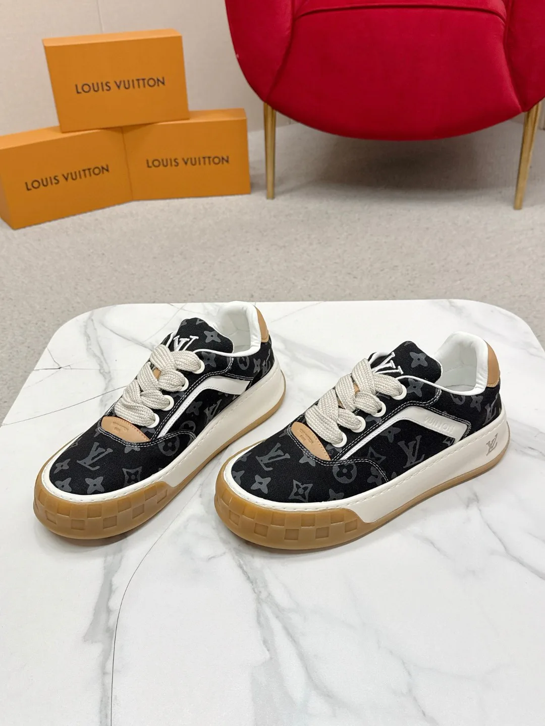 Кроссовки Женские Louis Vuitton 19292604