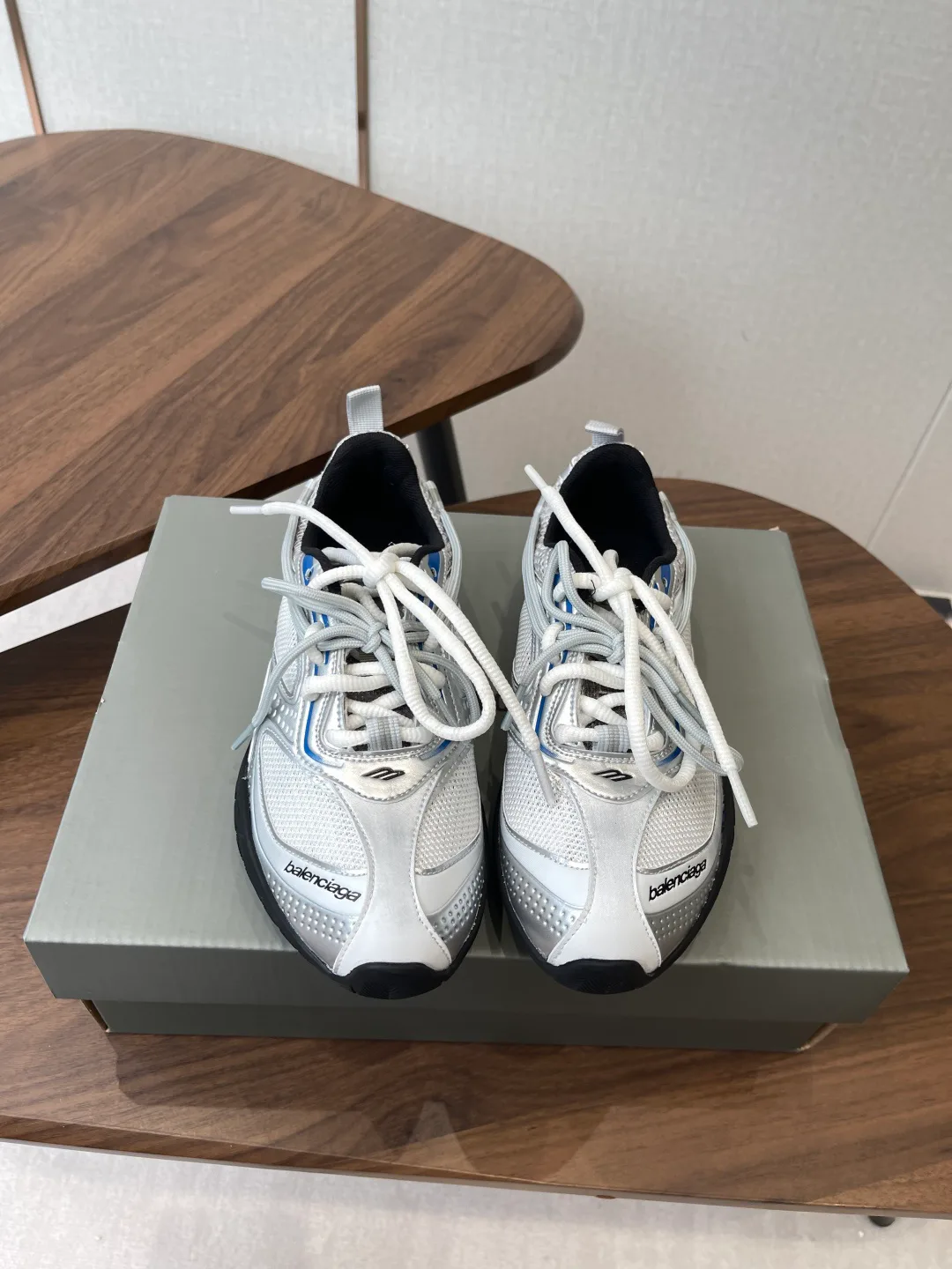 Кроссовки Женские Balenciaga 14481086