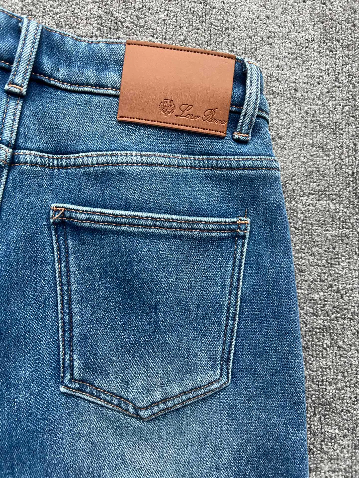 Джинсы Женские Loro Piana 390900