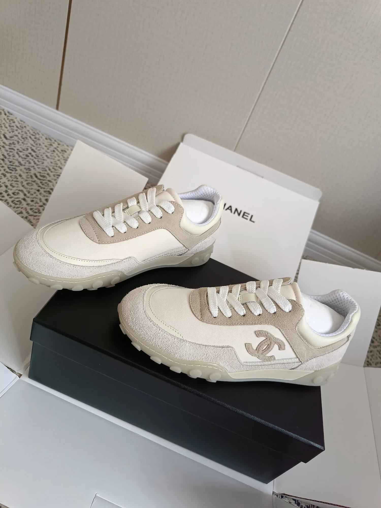 Кроссовки Женские Chanel 18475410
