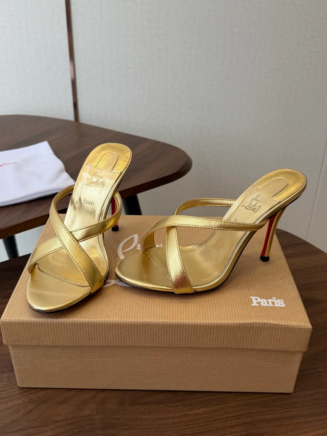 Босоножки Женские Christian Louboutin 18183088