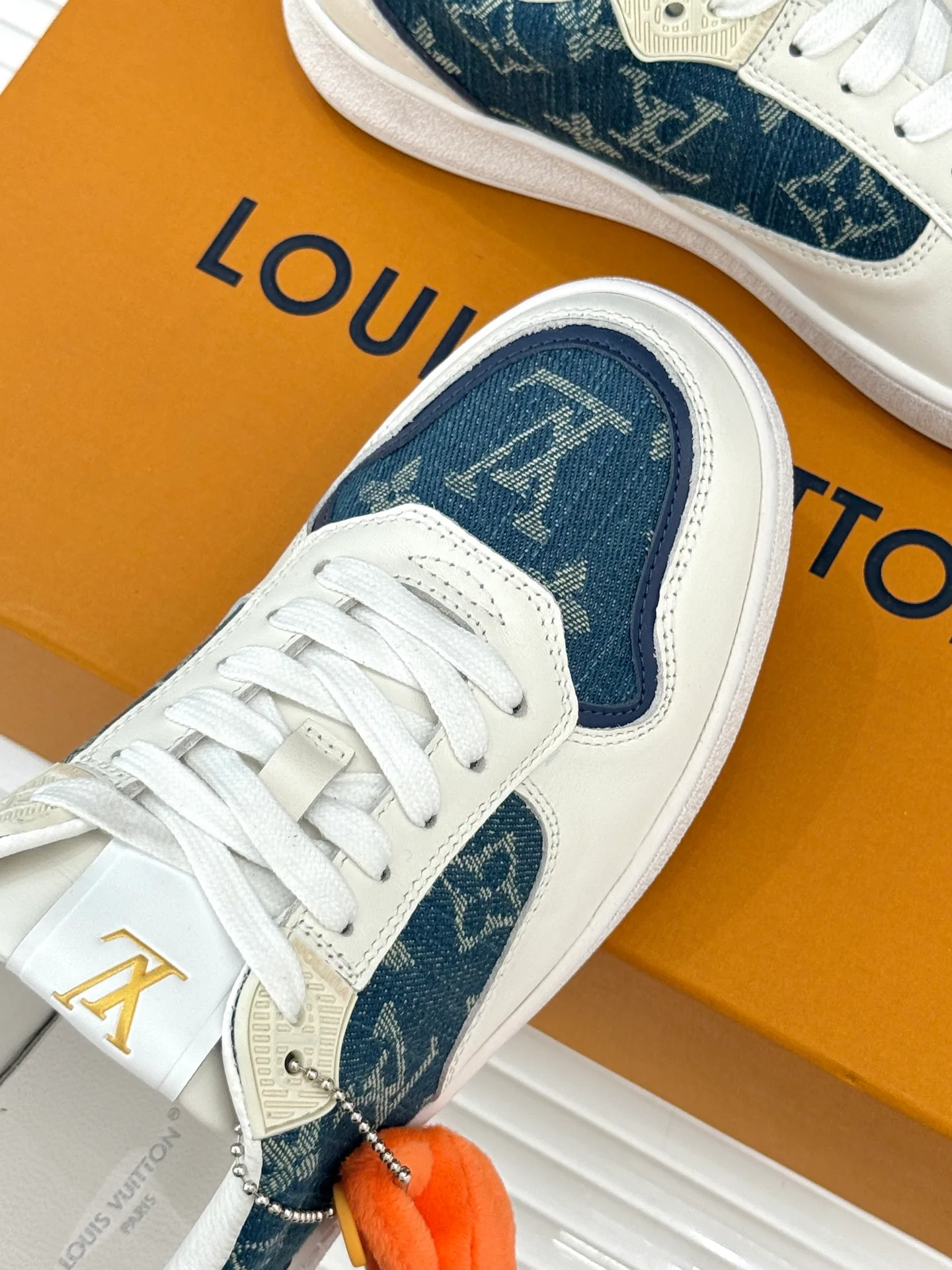 Кроссовки Женские Louis Vuitton 18036321