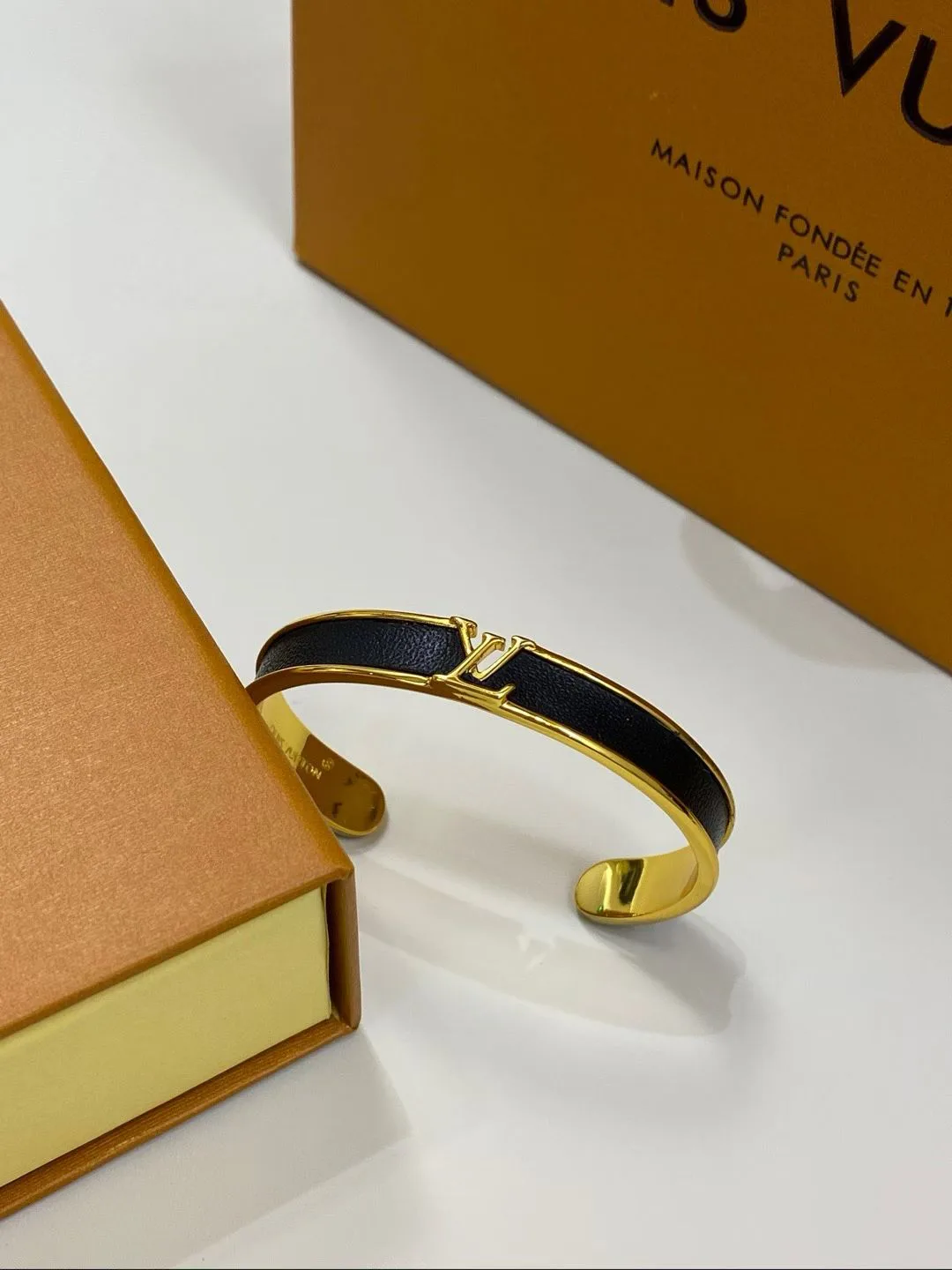 Бижутерия Louis Vuitton 1540837