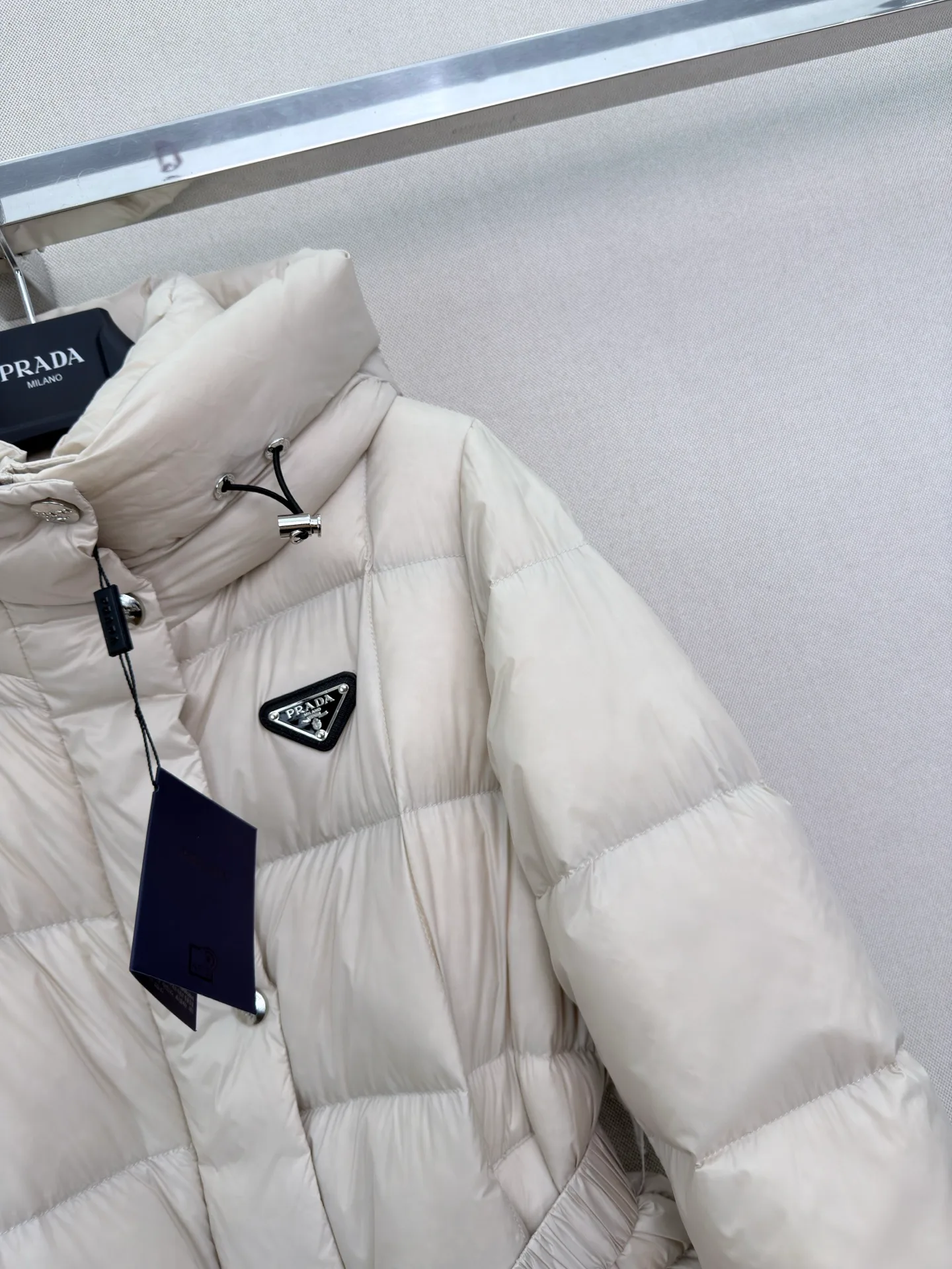 Куртки И Пуховики Женские Prada 18185791