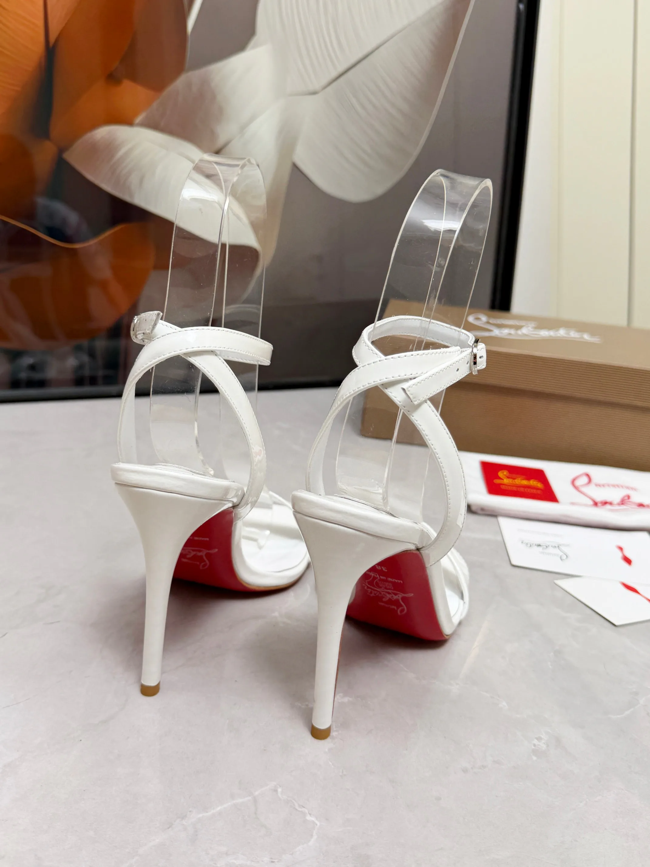 Босоножки Женские Christian Louboutin 18739801