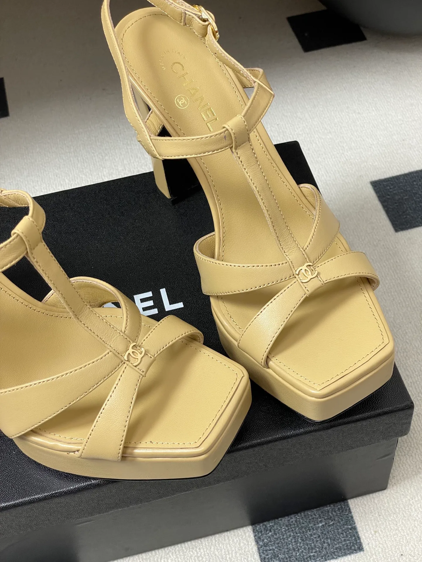 Босоножки Женские Chanel 12936263