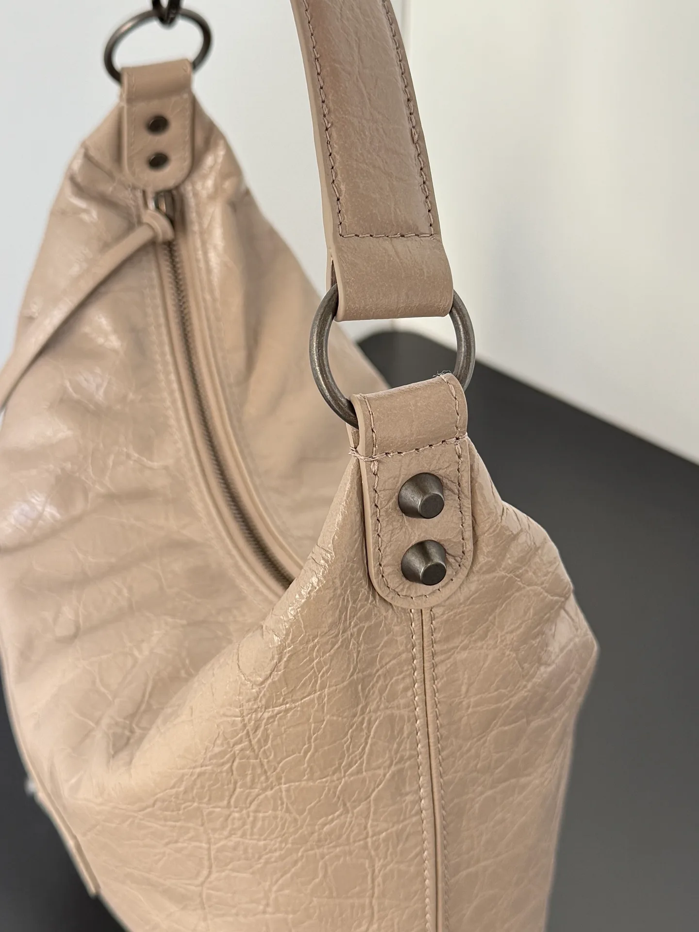 Сумки На Ремне Женские Balenciaga 11386854