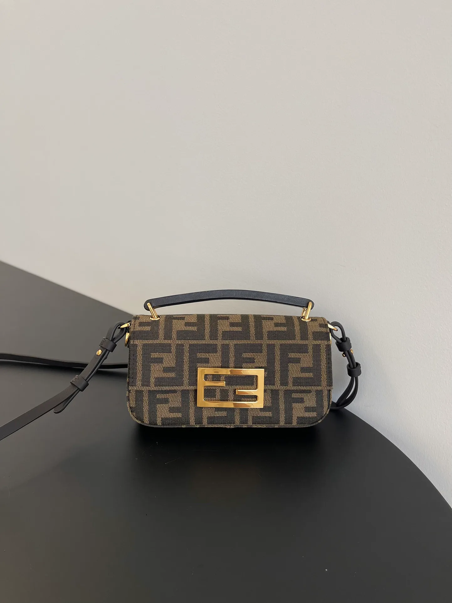 Сумки На Ремне Женские Fendi 13234527