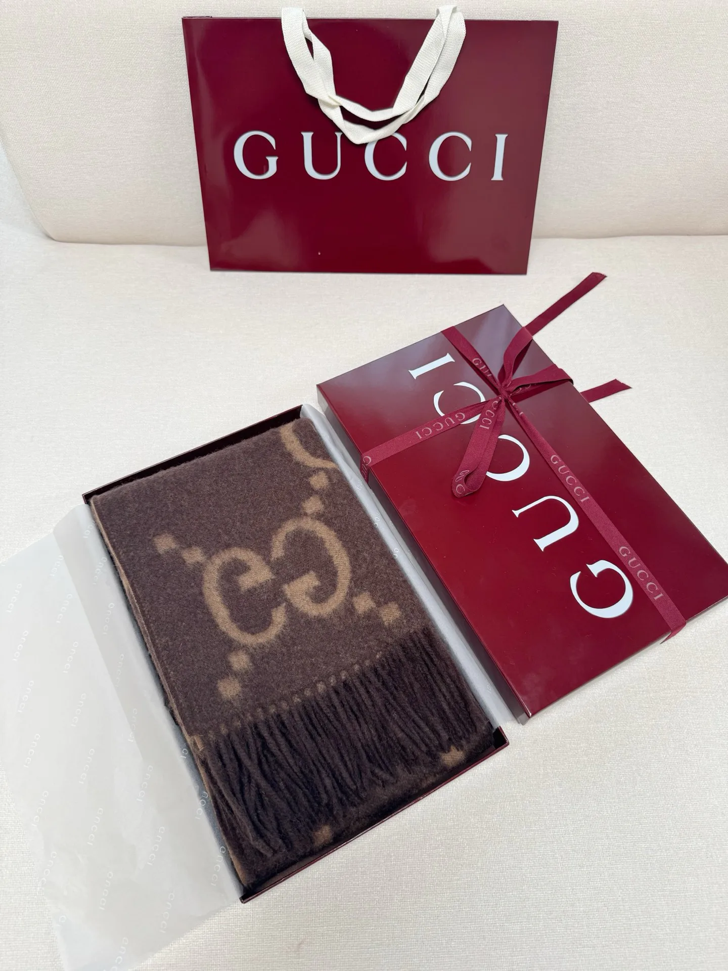 Шарфы Gucci 17945384