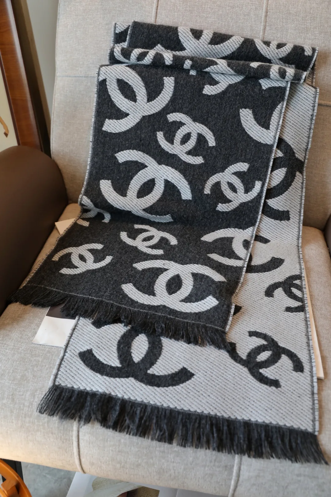 Шарфы Chanel 18618576