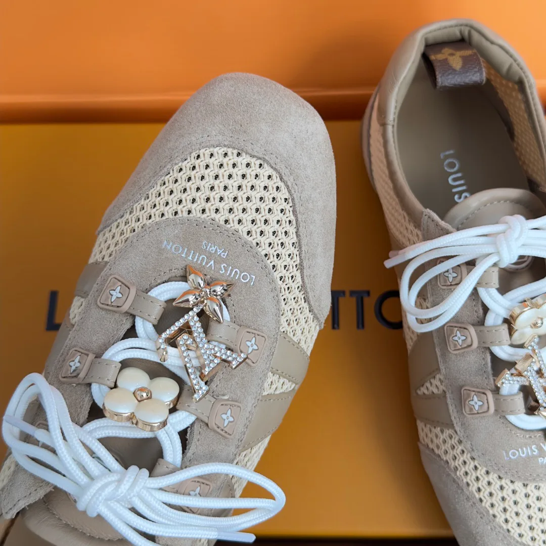 Кроссовки Женские Louis Vuitton 17950618