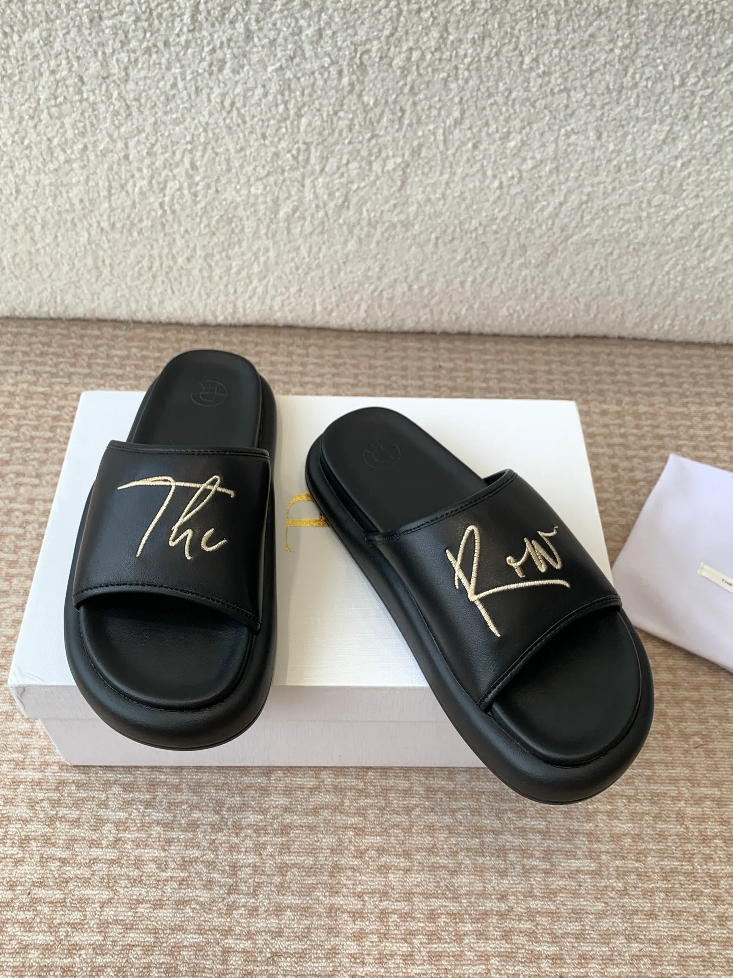 Шлепанцы Женские The Row 20977