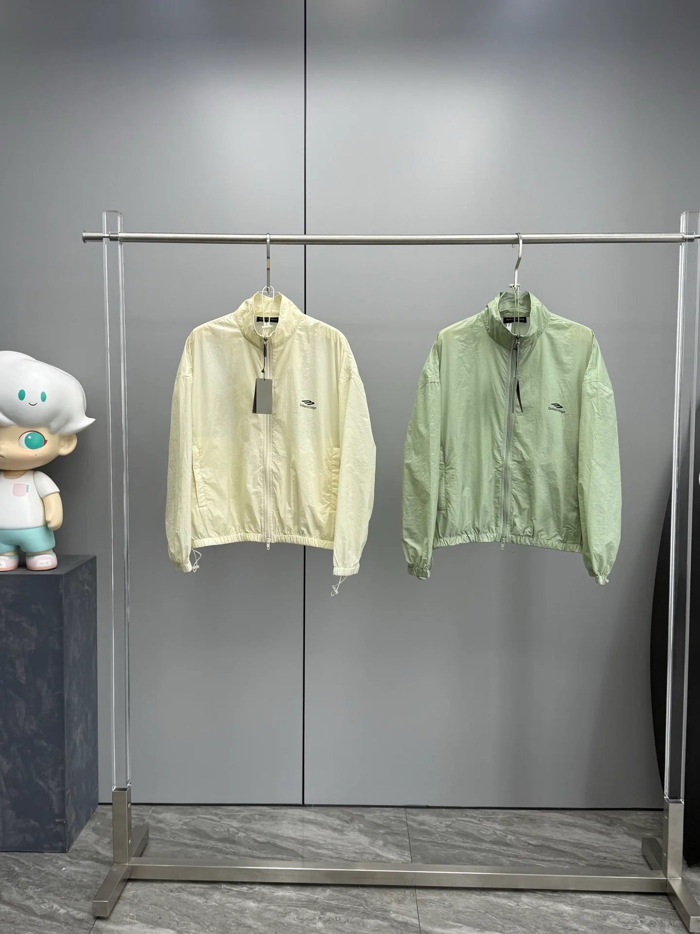 Куртки И Пуховики Женские Balenciaga 29922